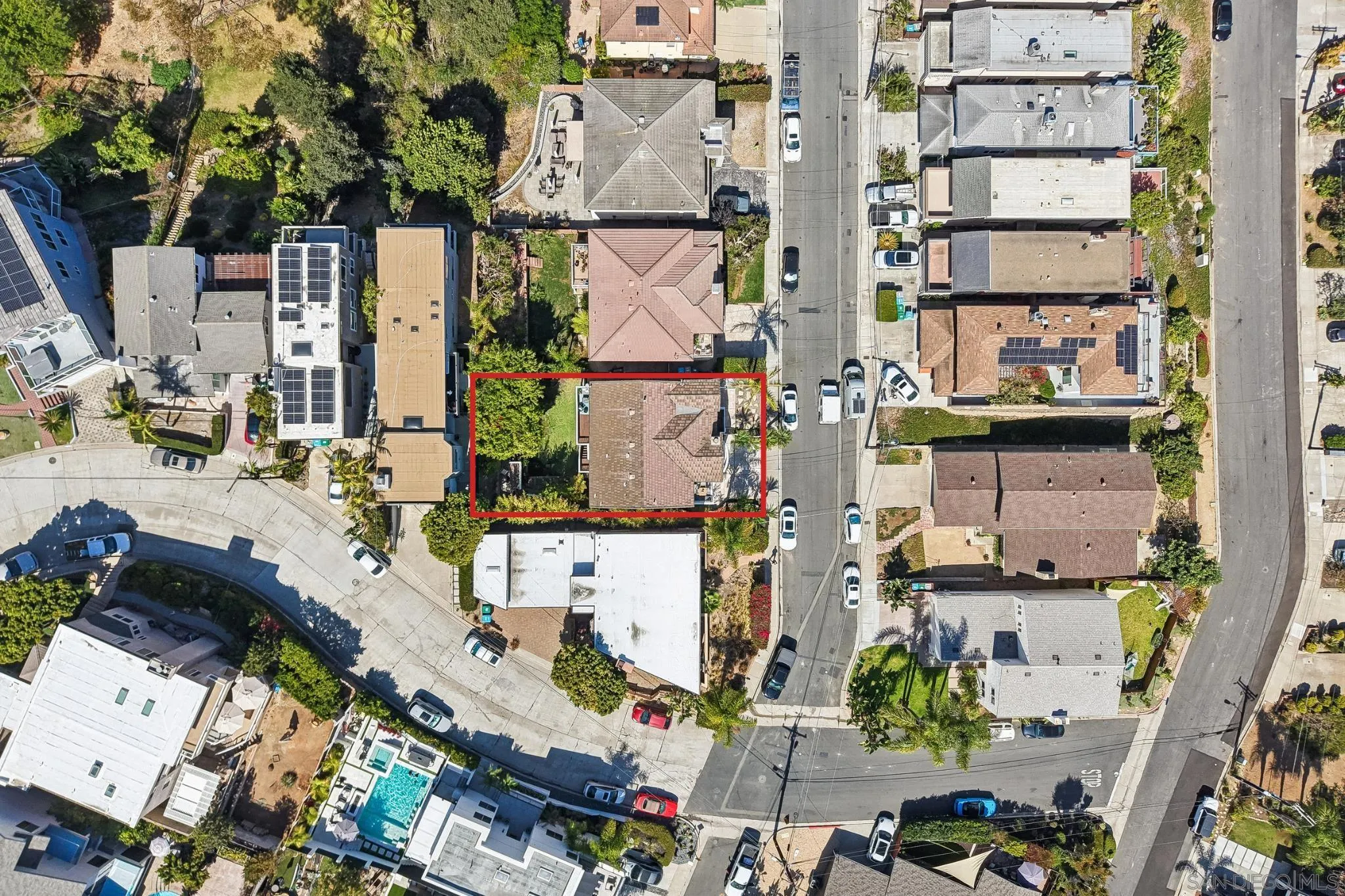 https://cdn.realtyfeed.com/cdn/127/260016944/a98d1ebfa21759df9e07822dffdfc8d3.webp