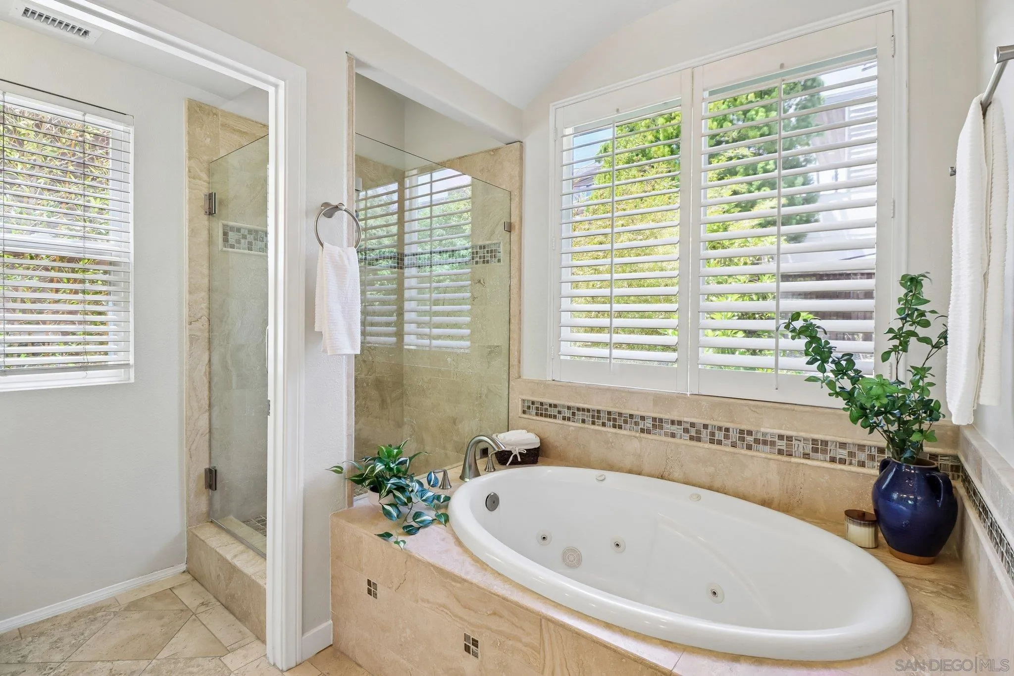 https://cdn.realtyfeed.com/cdn/127/260016944/ab22112e9805cc8d06dfda21d32e94f7.webp
