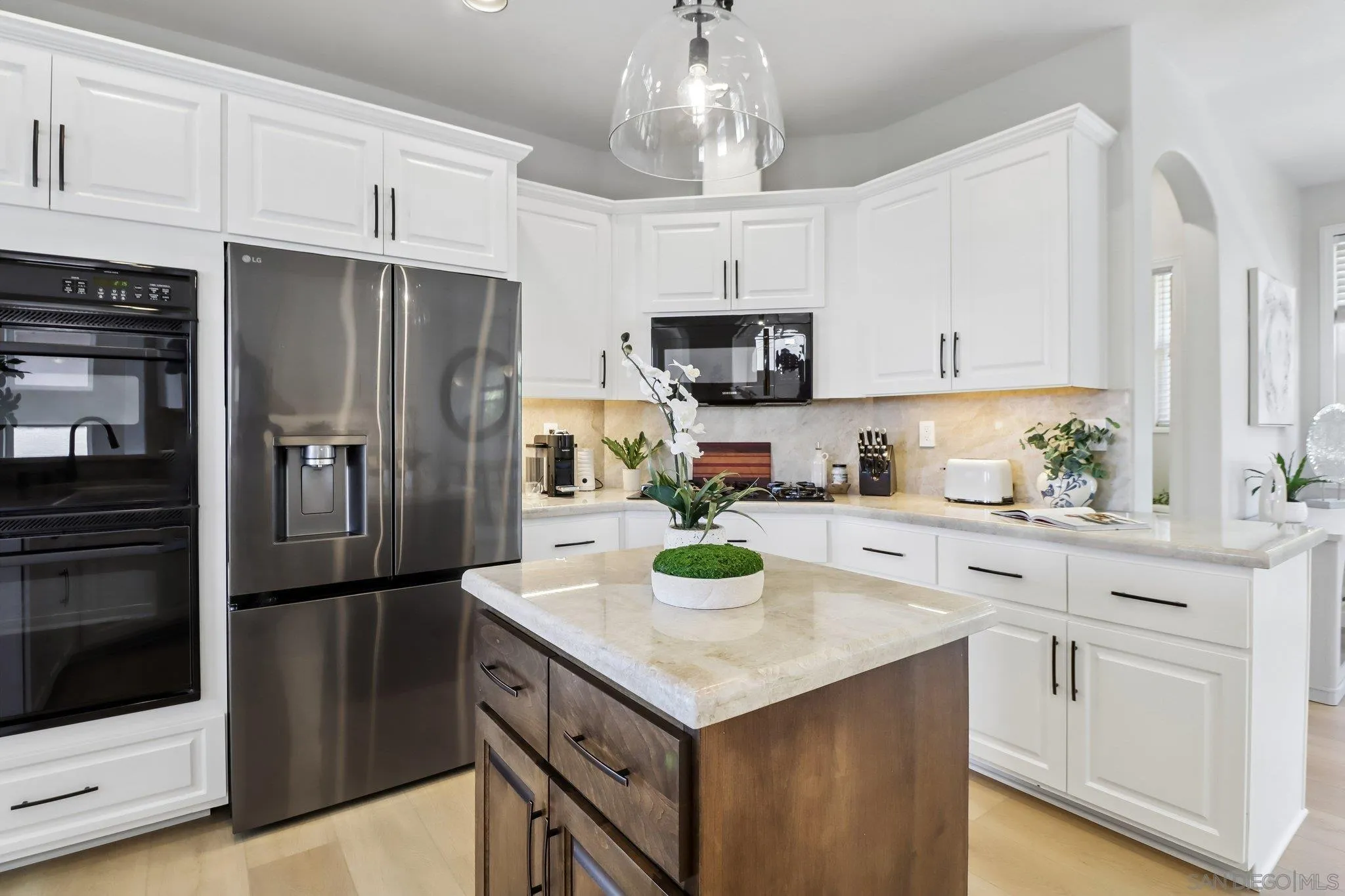 https://cdn.realtyfeed.com/cdn/127/260016944/b5c1d04f327b953949db0281669b3ac6.webp