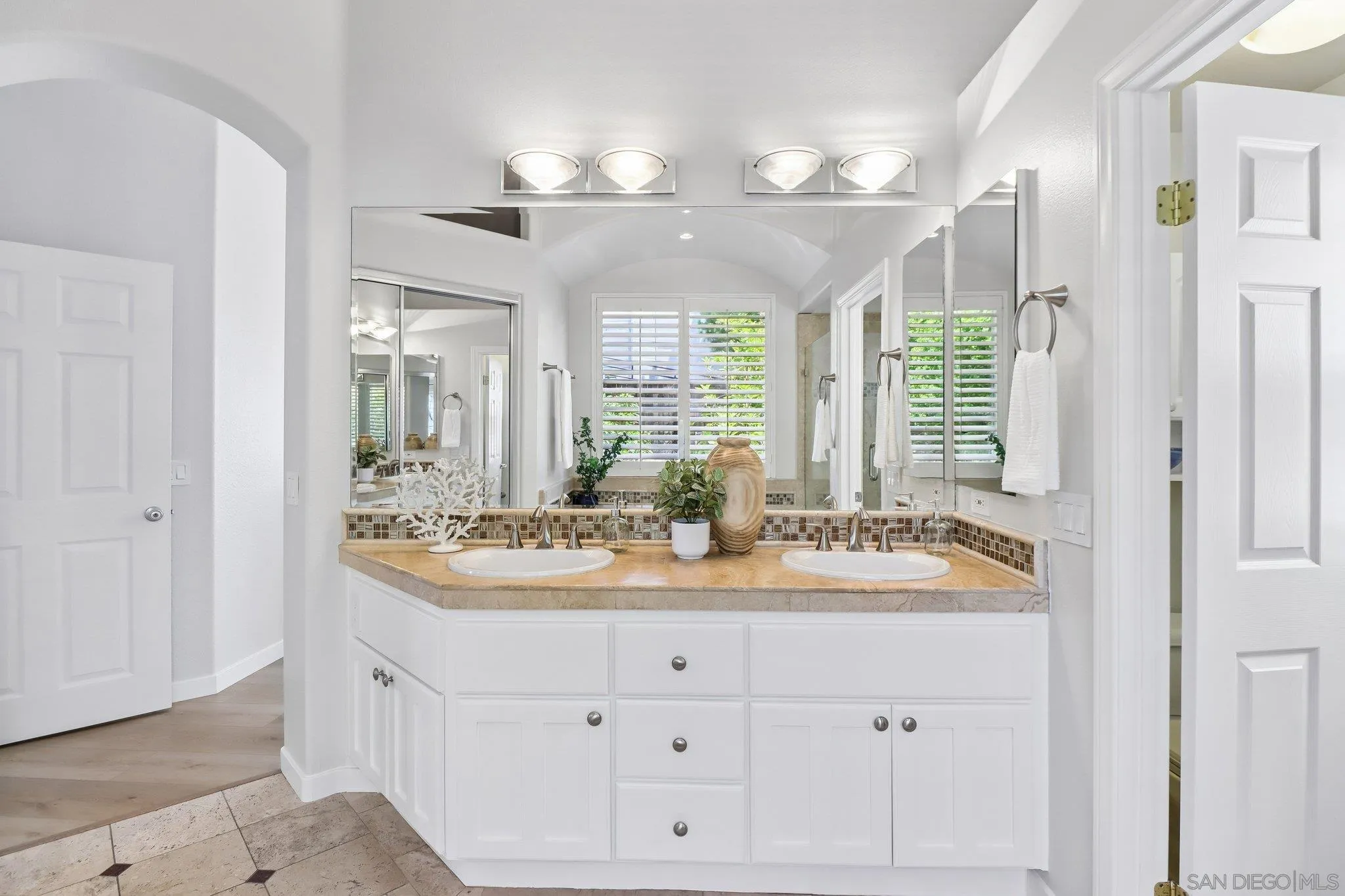 https://cdn.realtyfeed.com/cdn/127/260016944/b75dc6982b5f2d04de87867e230d5563.webp