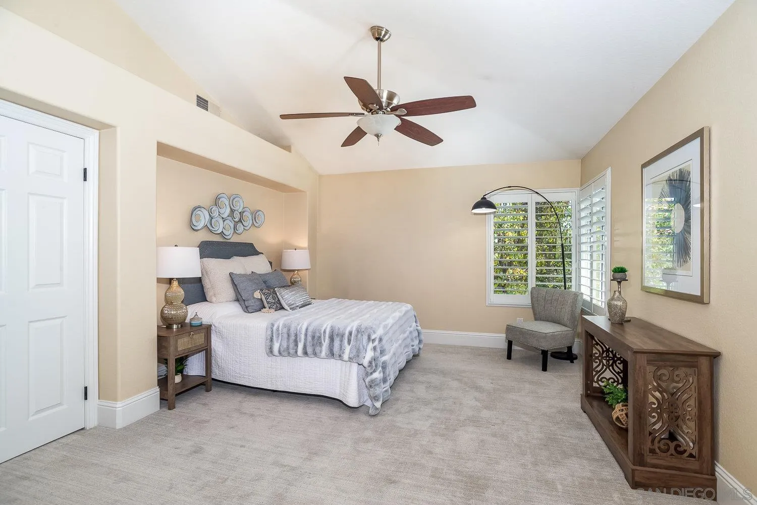 https://cdn.realtyfeed.com/cdn/127/260016948/994e49a531cdae3a14bf2b81fe5d92e4.webp
