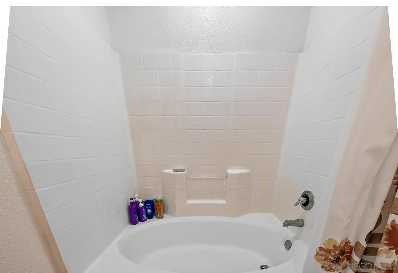 Photo #11: 260016956 Listing: Photo #11