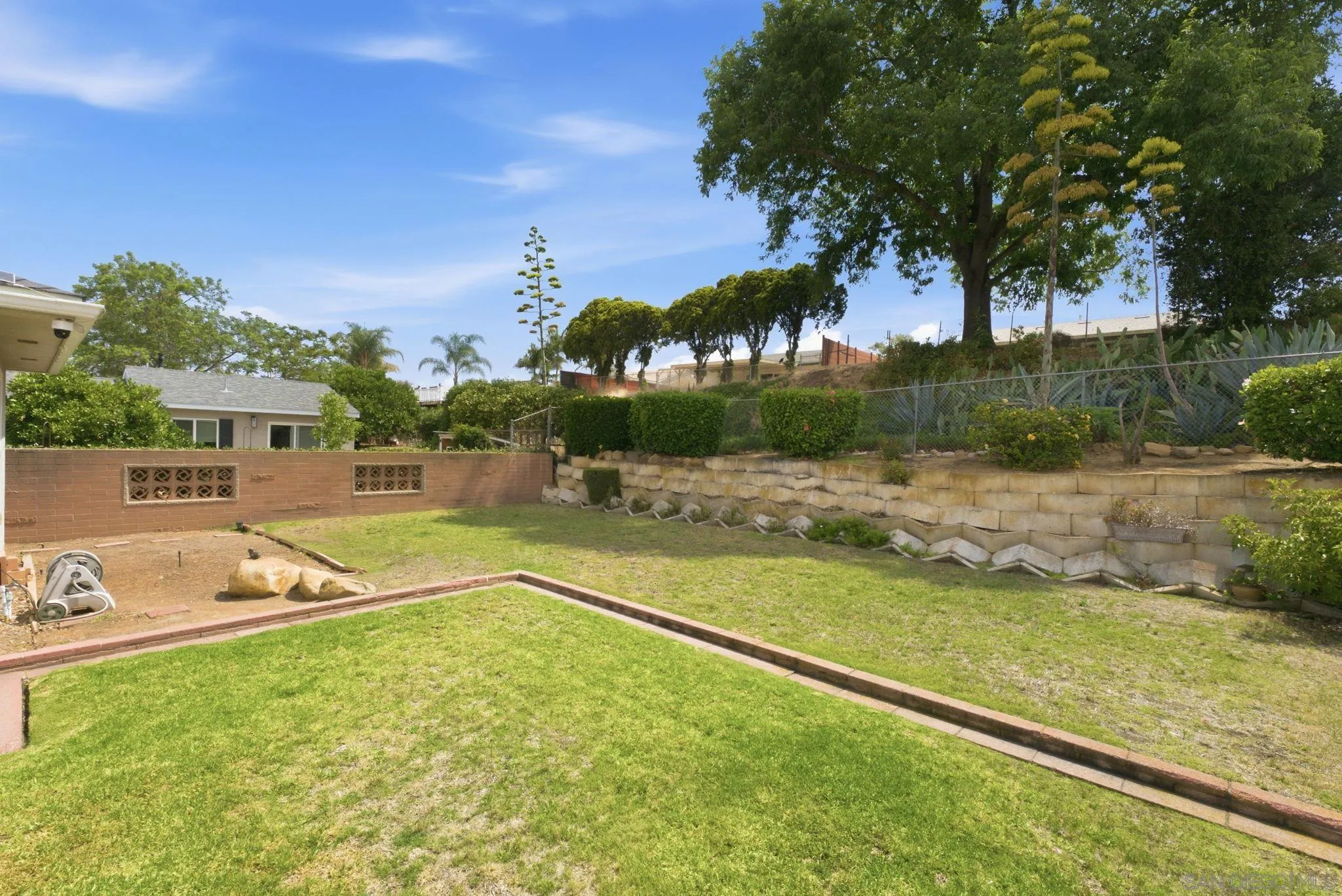 https://cdn.realtyfeed.com/cdn/127/260016960/8a095dd2395f5292c51f955e66f302be.webp