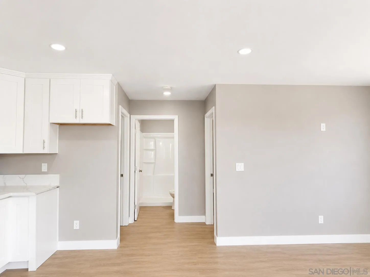 2421 Balboa Vista Dr Unit 2, Oak Park, CA 92105 - Photo 5 of 11, Oak Park, CA