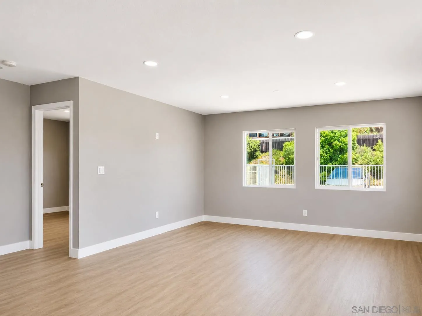 2421 Balboa Vista Dr Unit 2, Oak Park, CA 92105 - Photo 4 of 11, Oak Park, CA