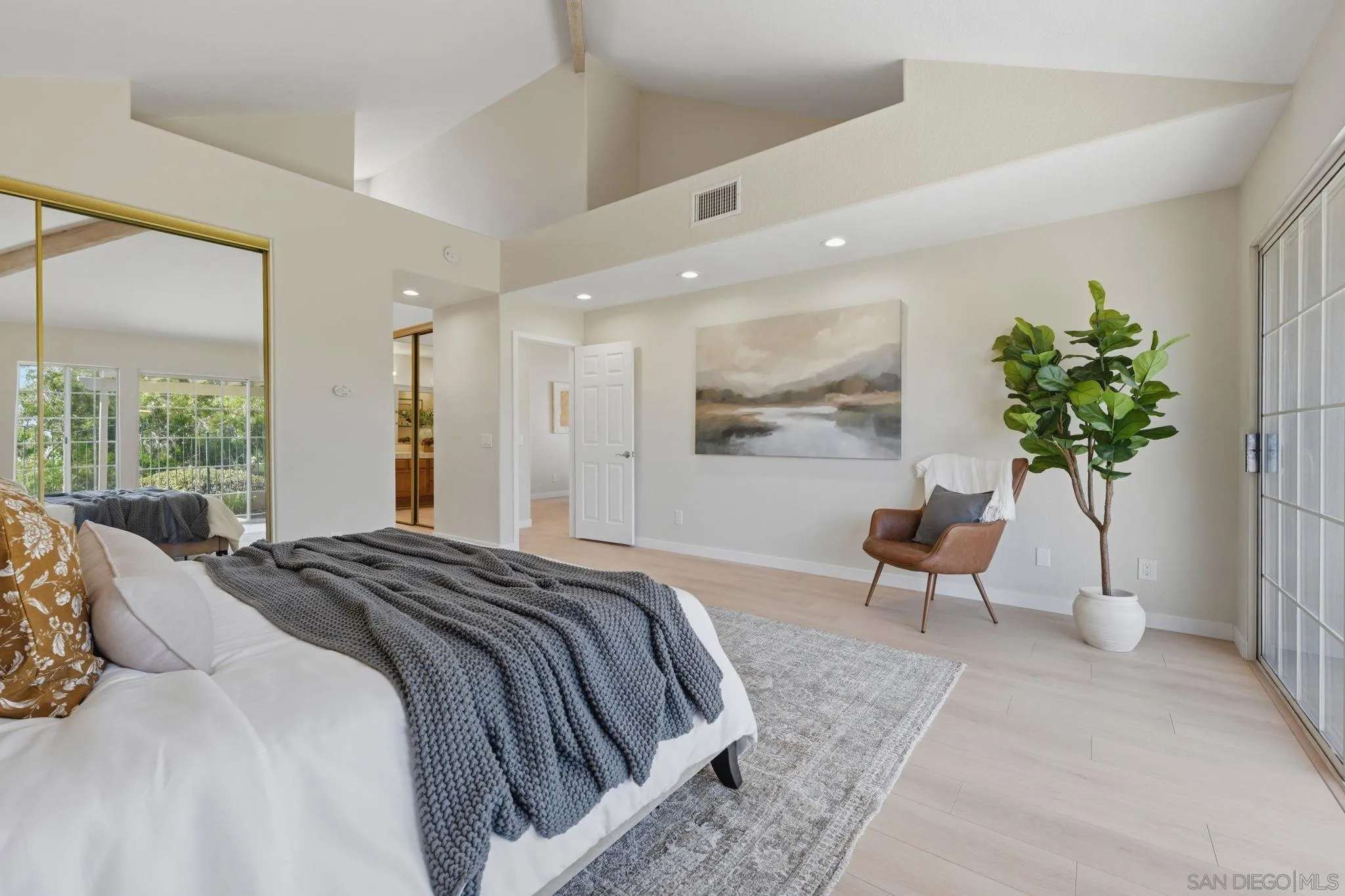 https://cdn.realtyfeed.com/cdn/127/260016974/0451bd29f149ea3d214fd9d72f9c039f.webp