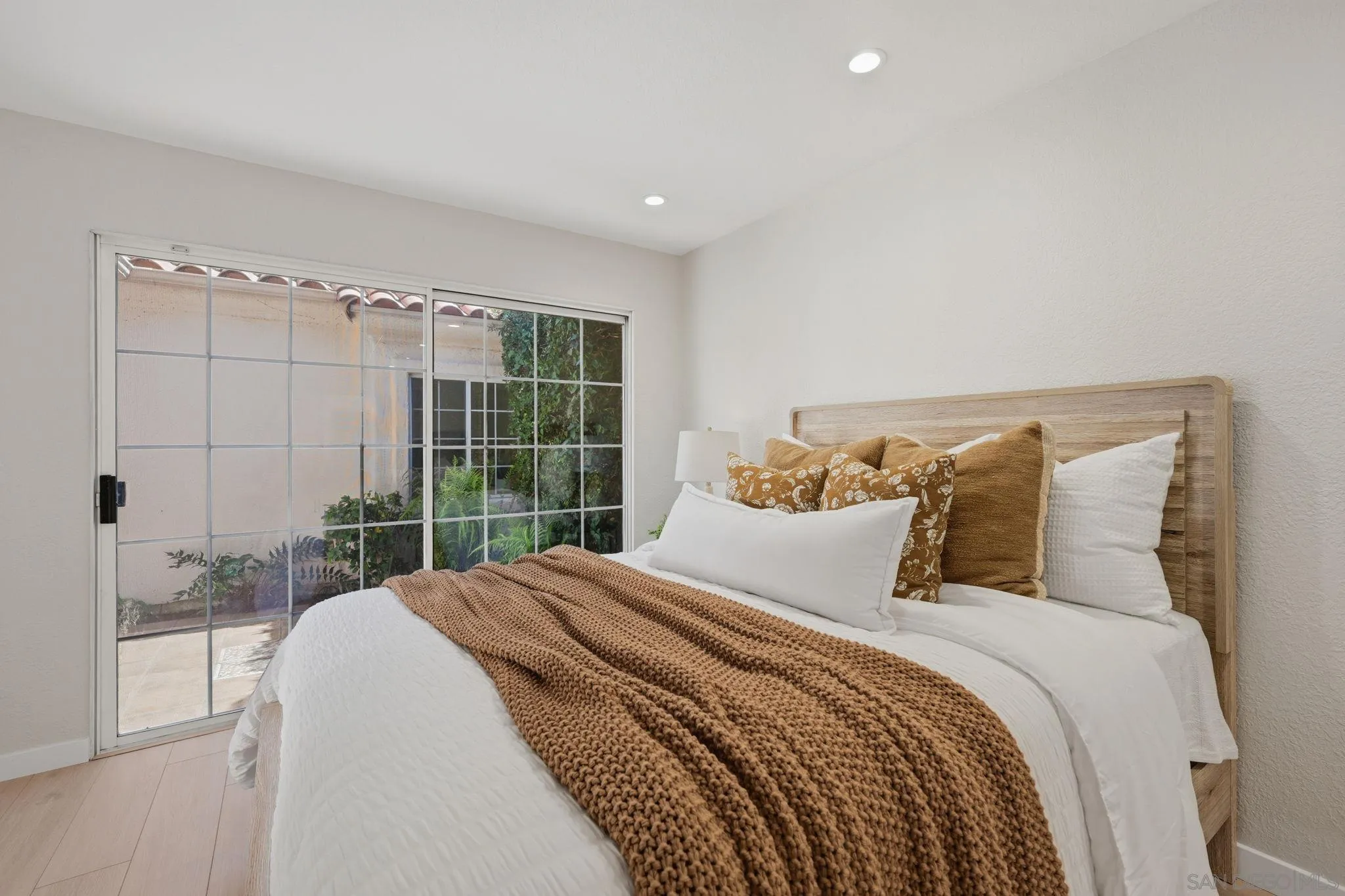 https://cdn.realtyfeed.com/cdn/127/260016974/739bd53ff3361461de97c94becad93c6.webp