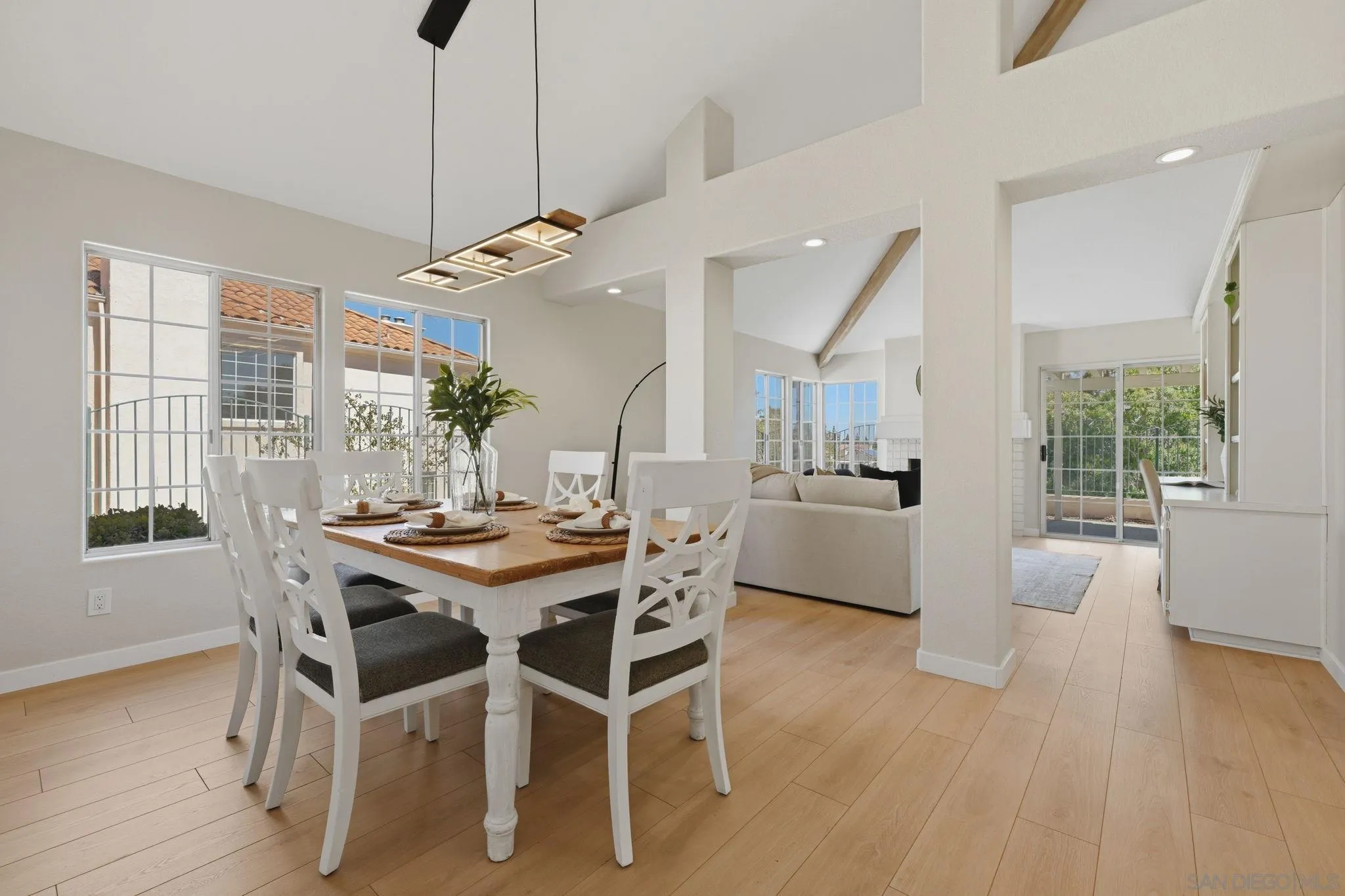 https://cdn.realtyfeed.com/cdn/127/260016974/9a50f7cfb00119e008baddce1aad08f9.webp