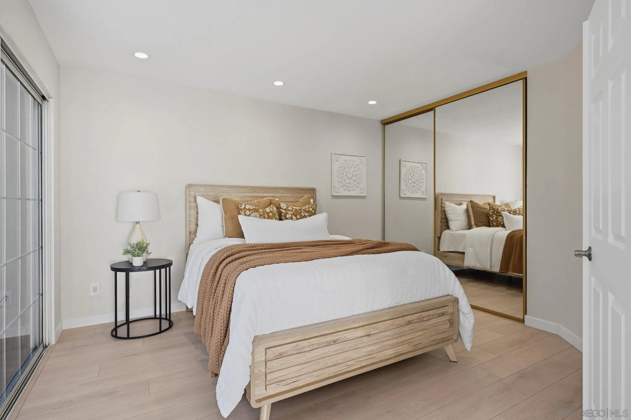 https://cdn.realtyfeed.com/cdn/127/260016974/c70426d7d031001e2b776440bd4aa725.webp