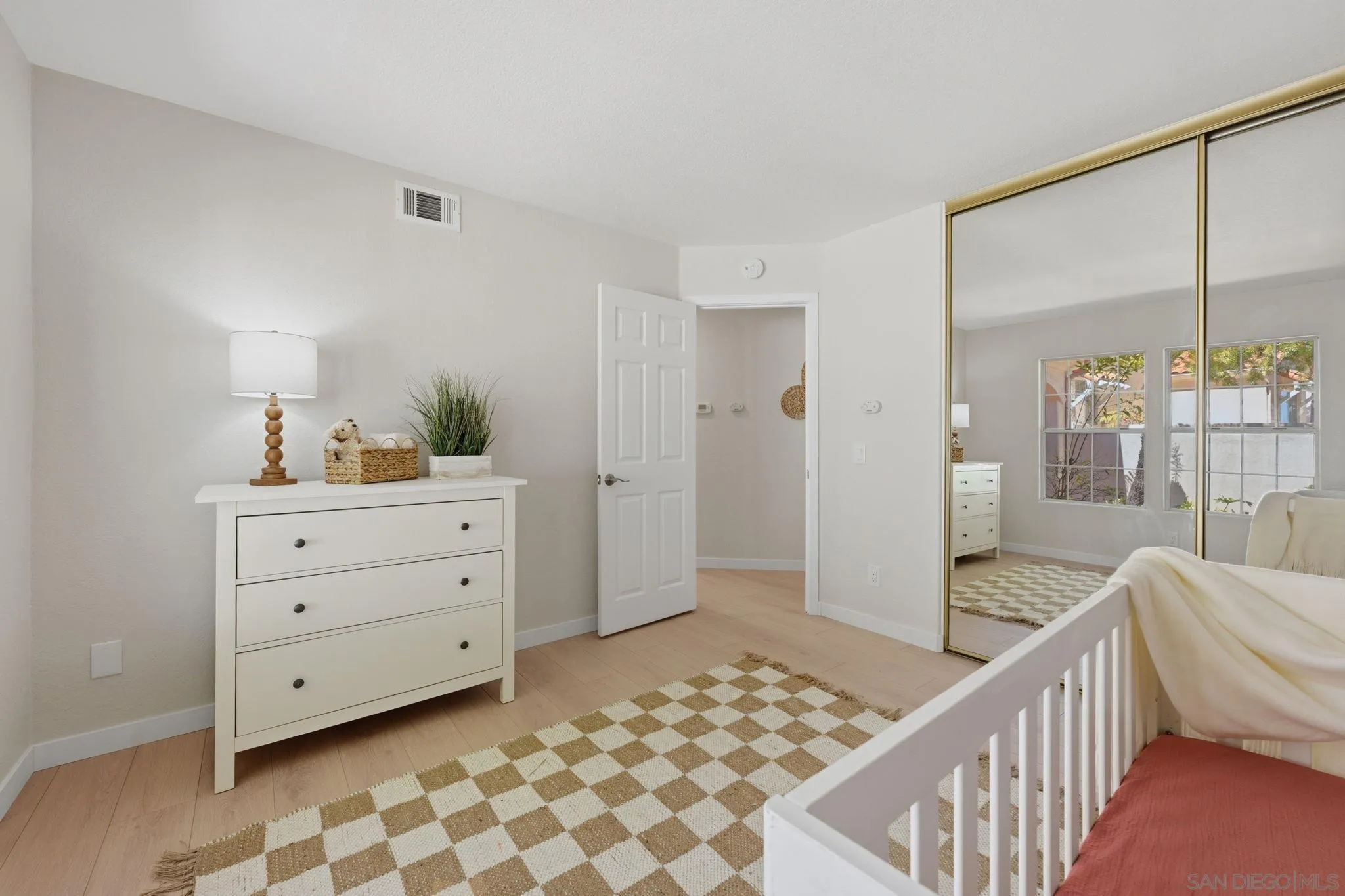 https://cdn.realtyfeed.com/cdn/127/260016974/f2b3f26d8be53c1c59730feb6f69b019.webp