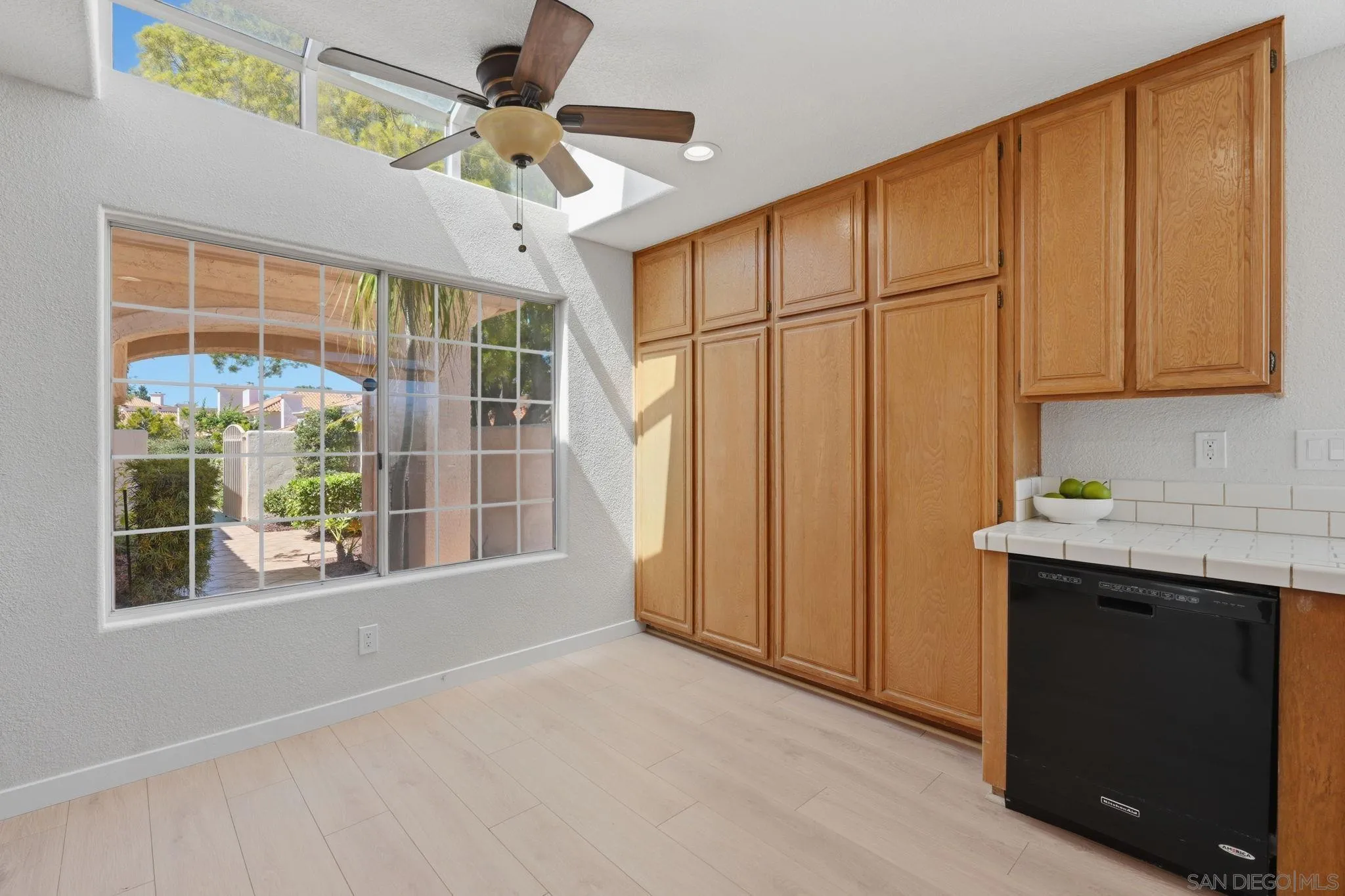 https://cdn.realtyfeed.com/cdn/127/260016974/f50dfdd8497942f4b7c7b9d6853248e3.webp