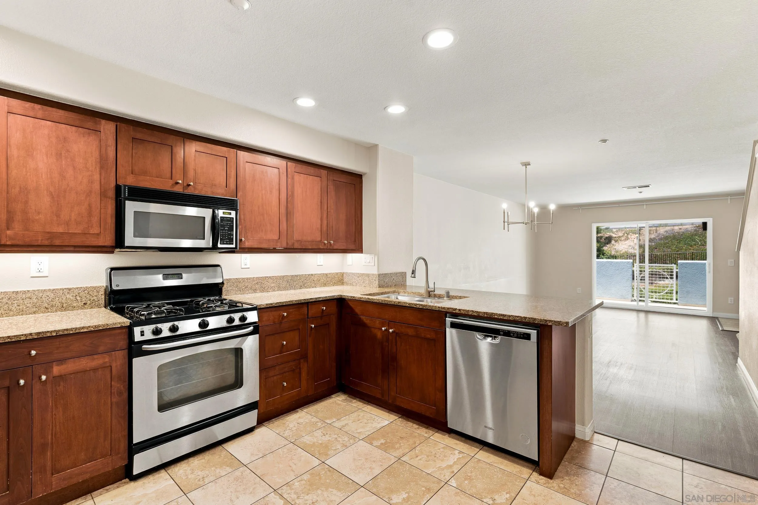 Photo #5: 260016976 Listing: Photo #5