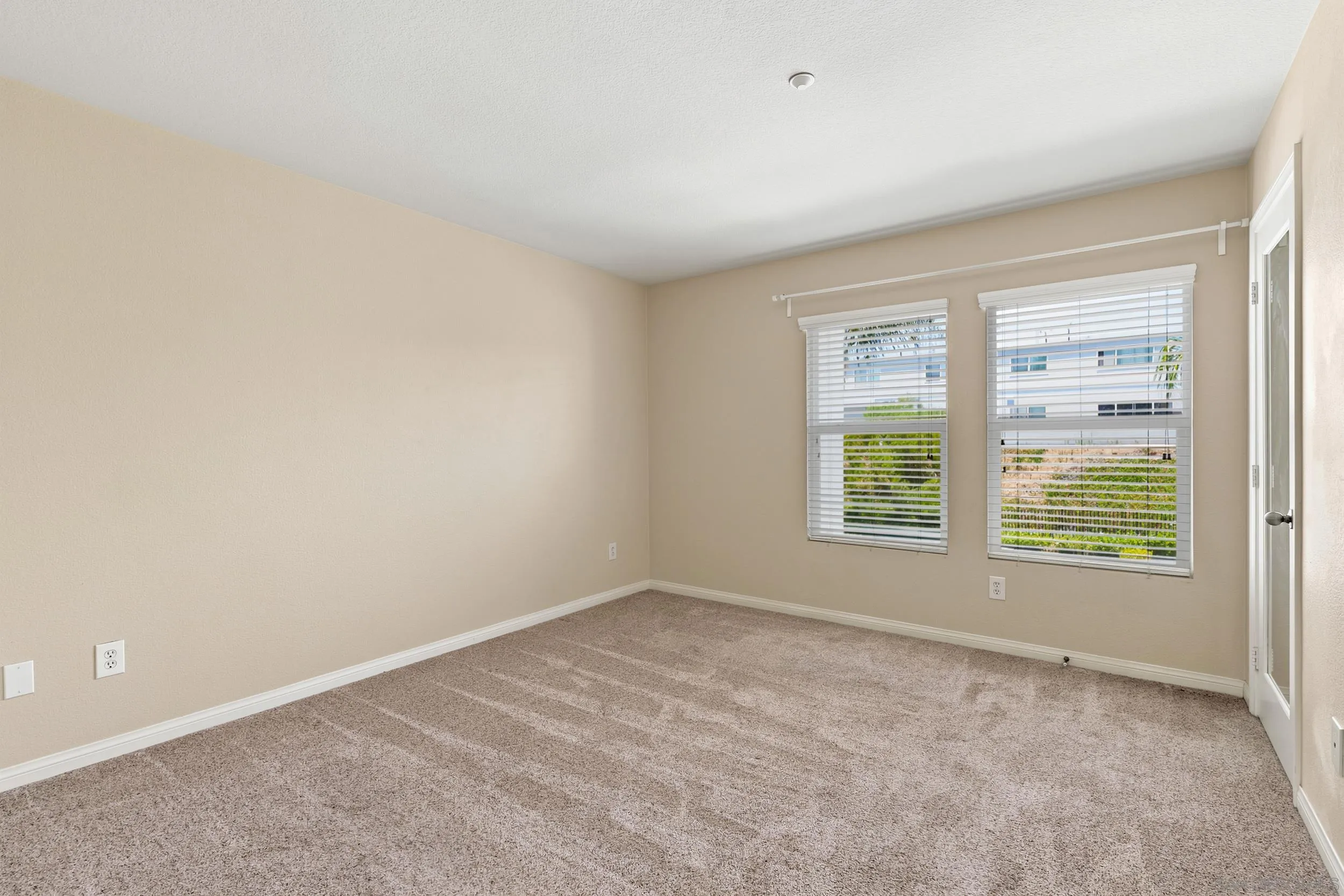 Photo #15: 260016976 Listing: Photo #15