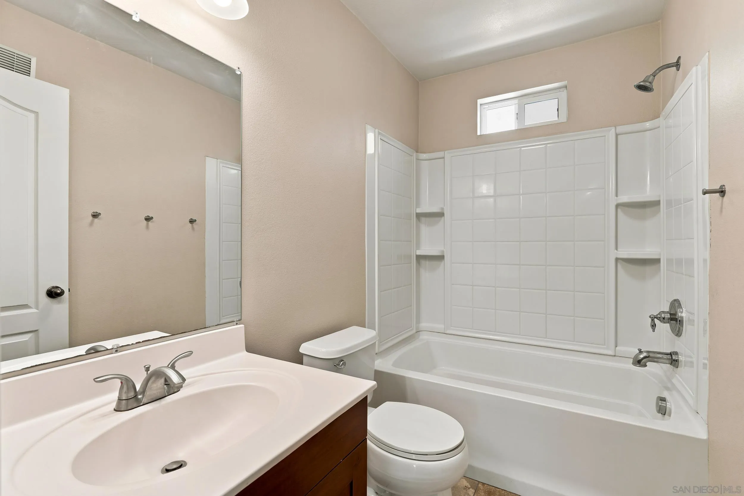 Photo #12: 260016976 Listing: Photo #12