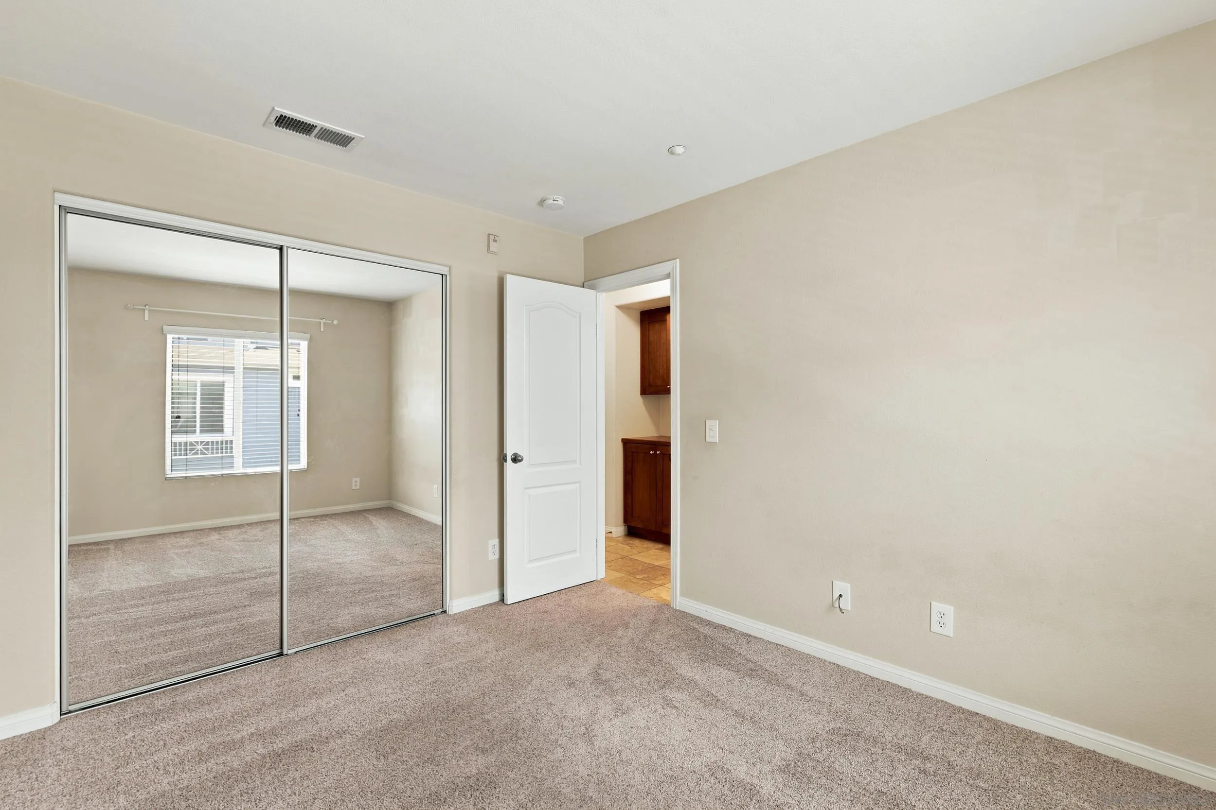 Photo #11: 260016976 Listing: Photo #11