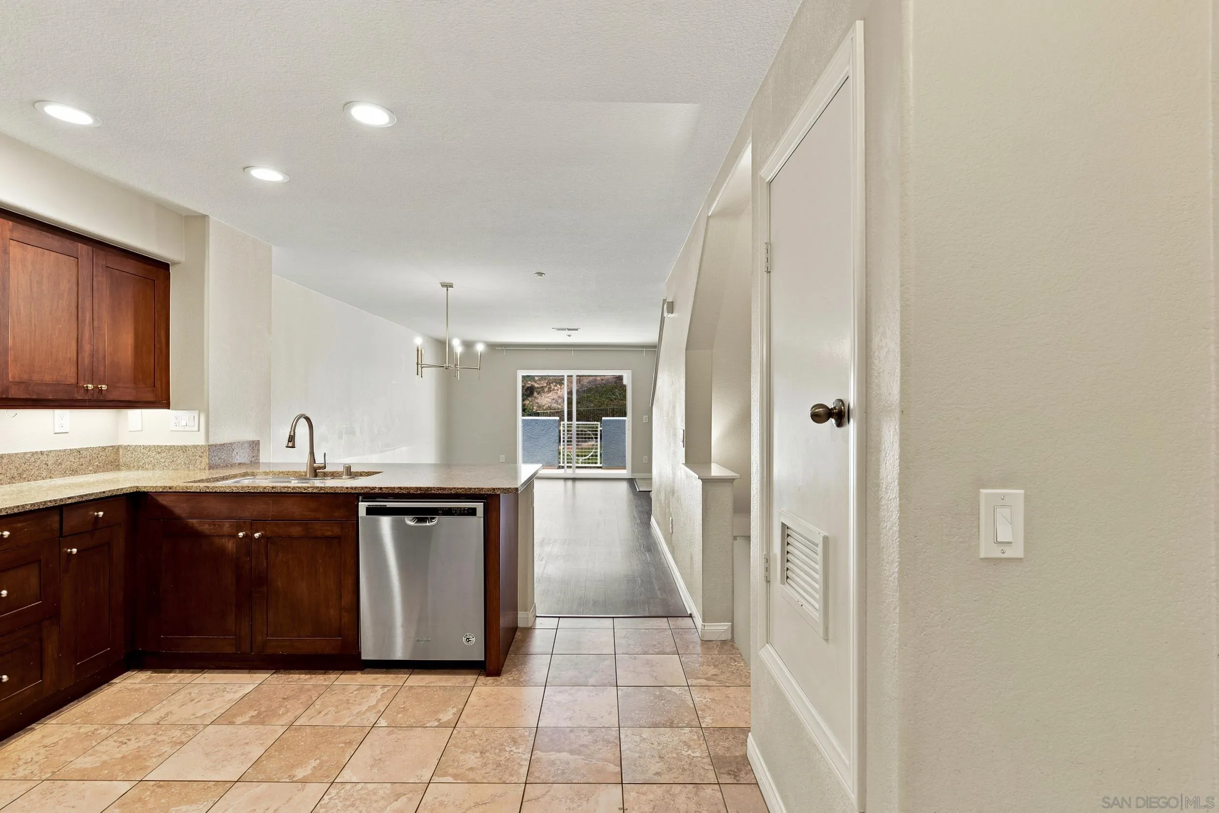 Photo #13: 260016976 Listing: Photo #13