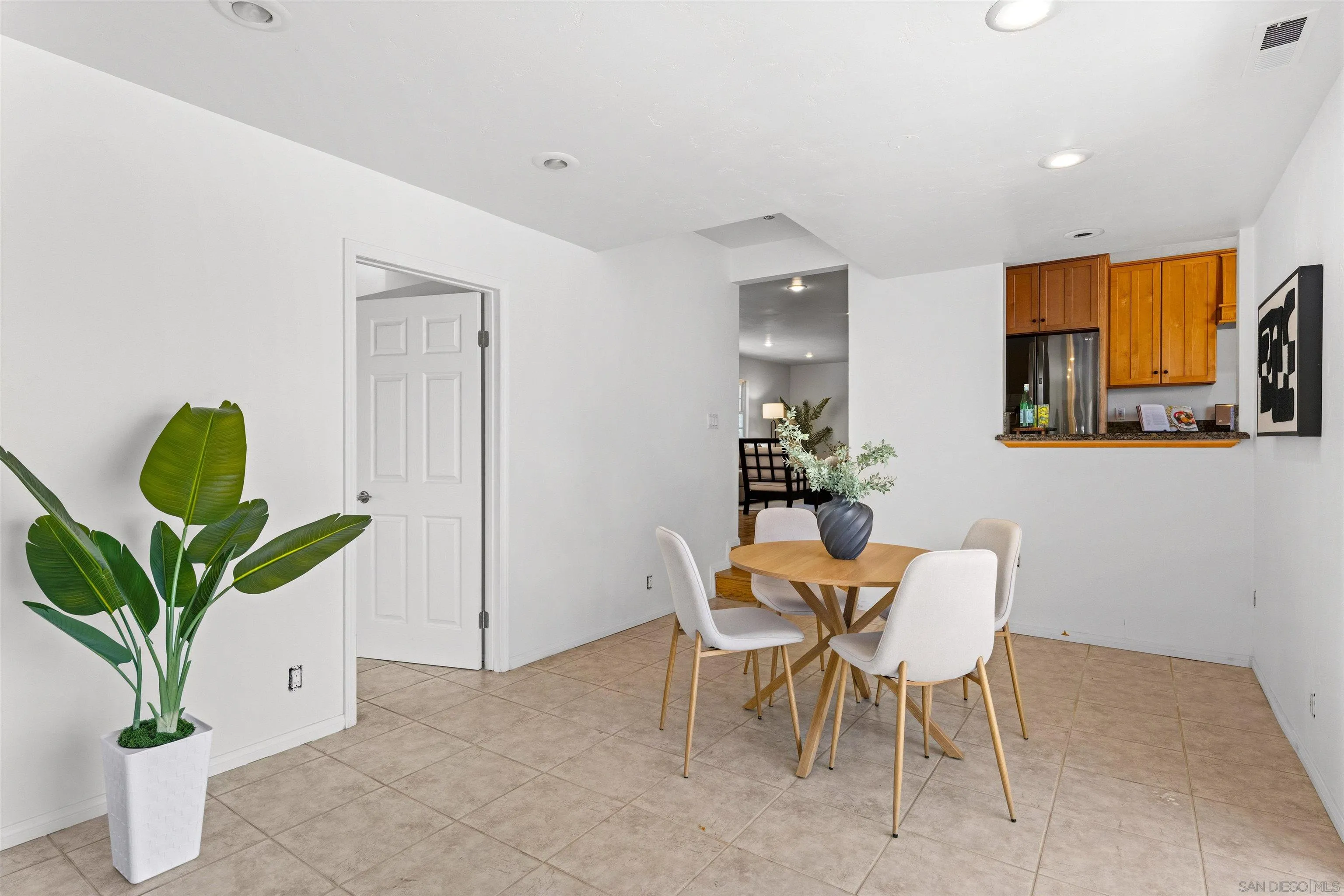https://cdn.realtyfeed.com/cdn/127/260016977/e302bad95934138cc40f155ad3b6a1b8.webp