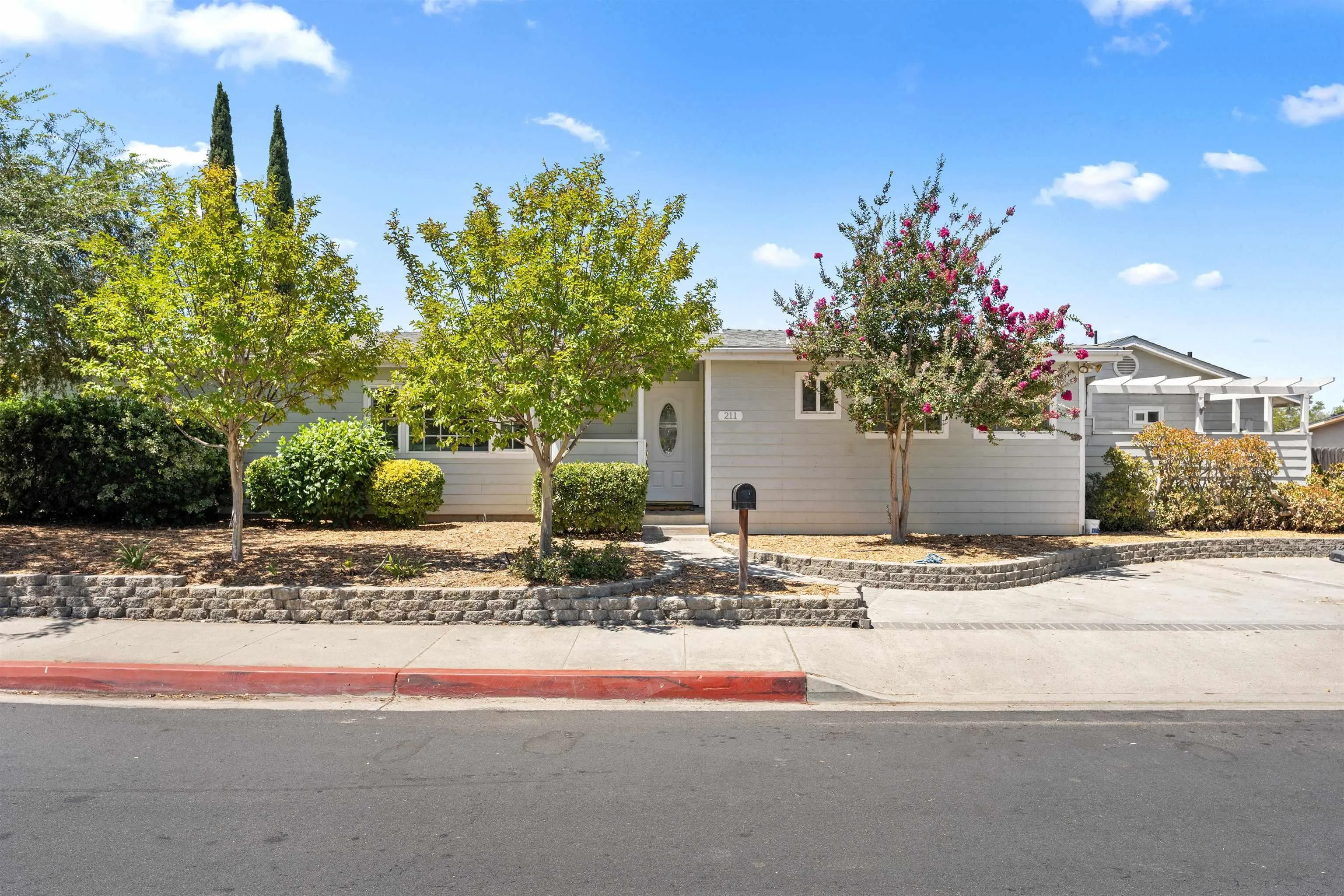 https://cdn.realtyfeed.com/cdn/127/260016977/e728c3f956fb54d164ca07738a1e8502.webp