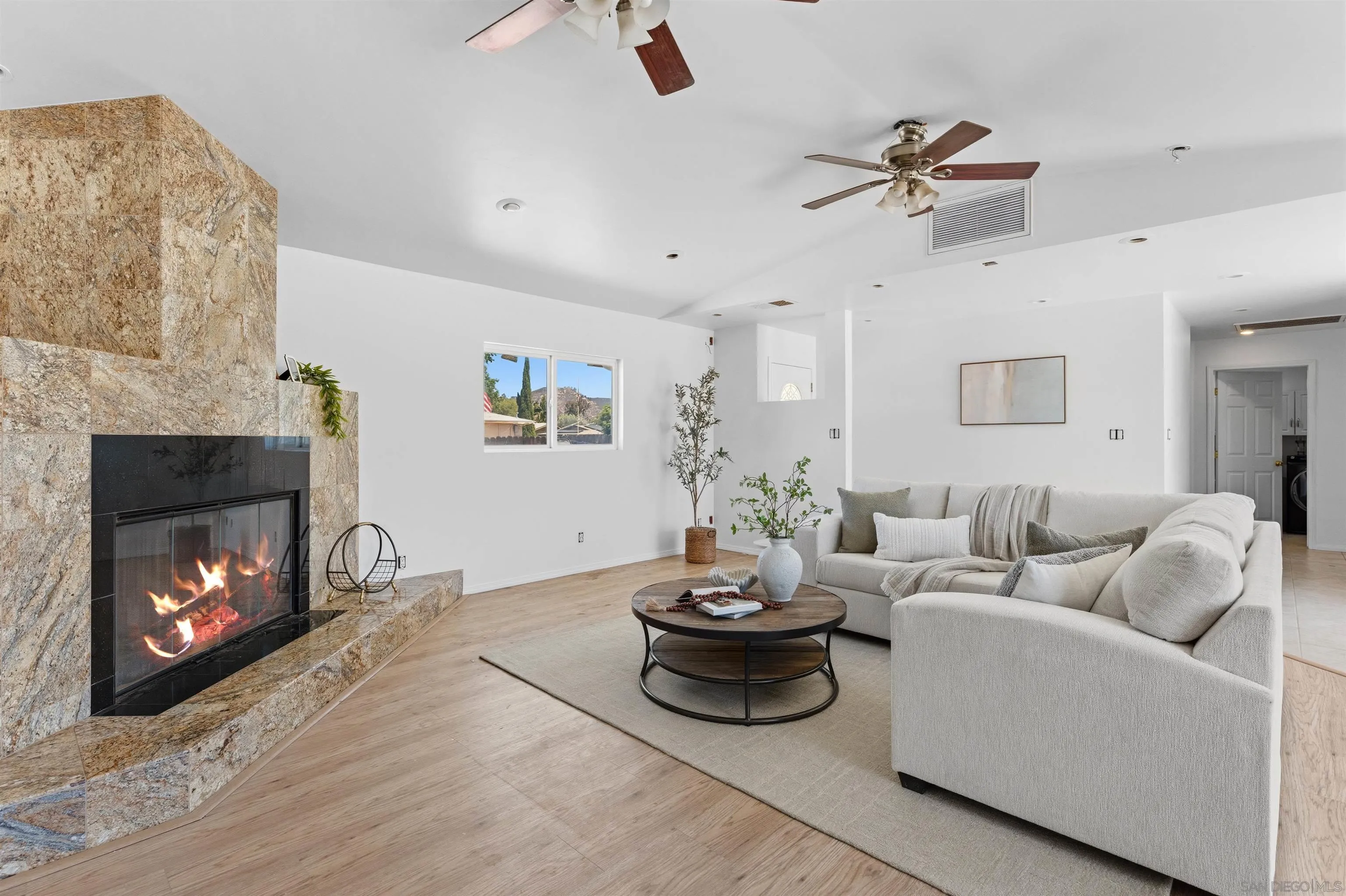 https://cdn.realtyfeed.com/cdn/127/260016977/f16779adc1d80b3e359accac7eef33c7.webp