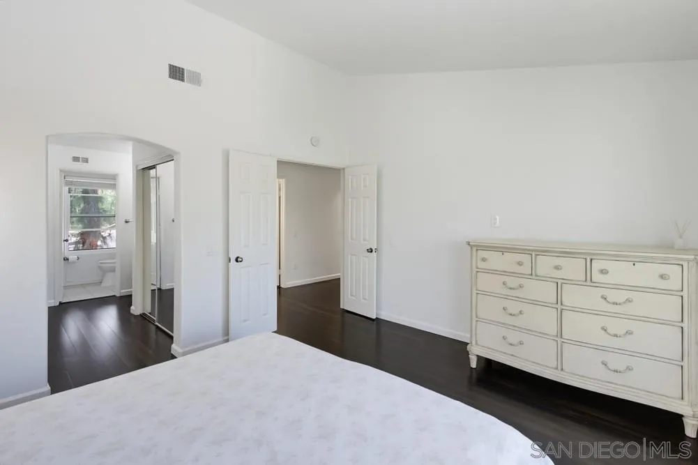 https://cdn.realtyfeed.com/cdn/127/260016978/0e95852f04d2526b2d6c79ace53fc07e.webp