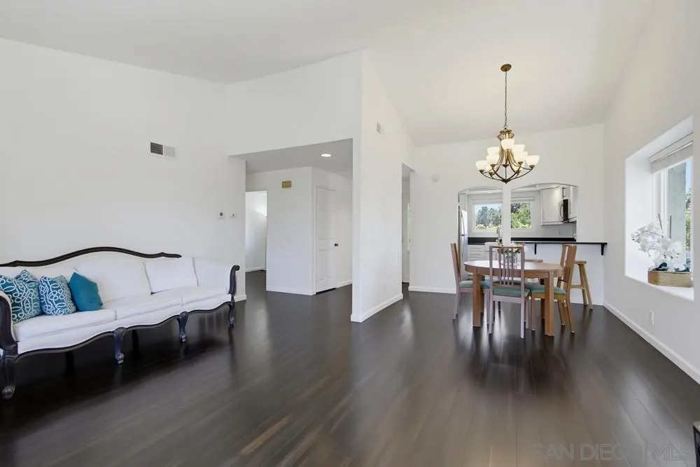 https://cdn.realtyfeed.com/cdn/127/260016978/82af43eb94e451c24f8512412f81a1ee.webp