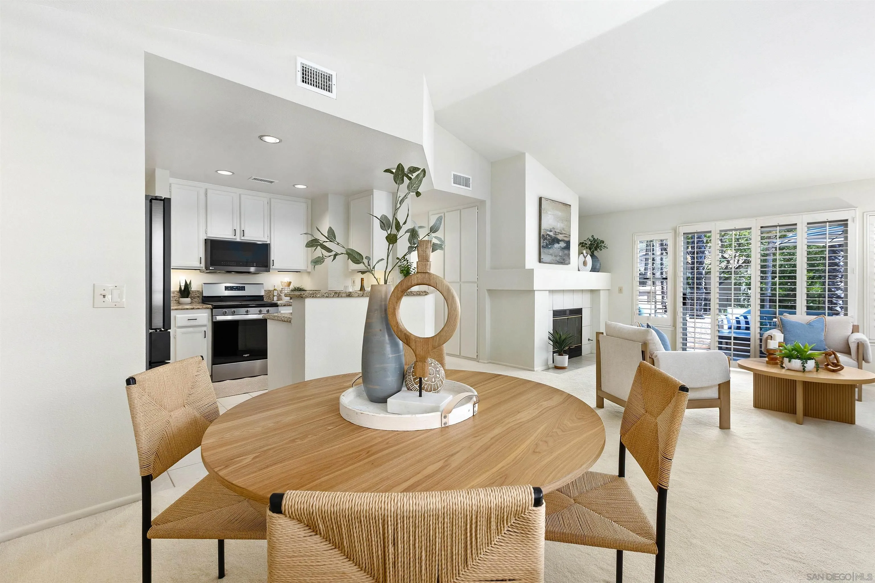 https://cdn.realtyfeed.com/cdn/127/260016989/7856801632c8c88f992581bb7e8f1cec.webp