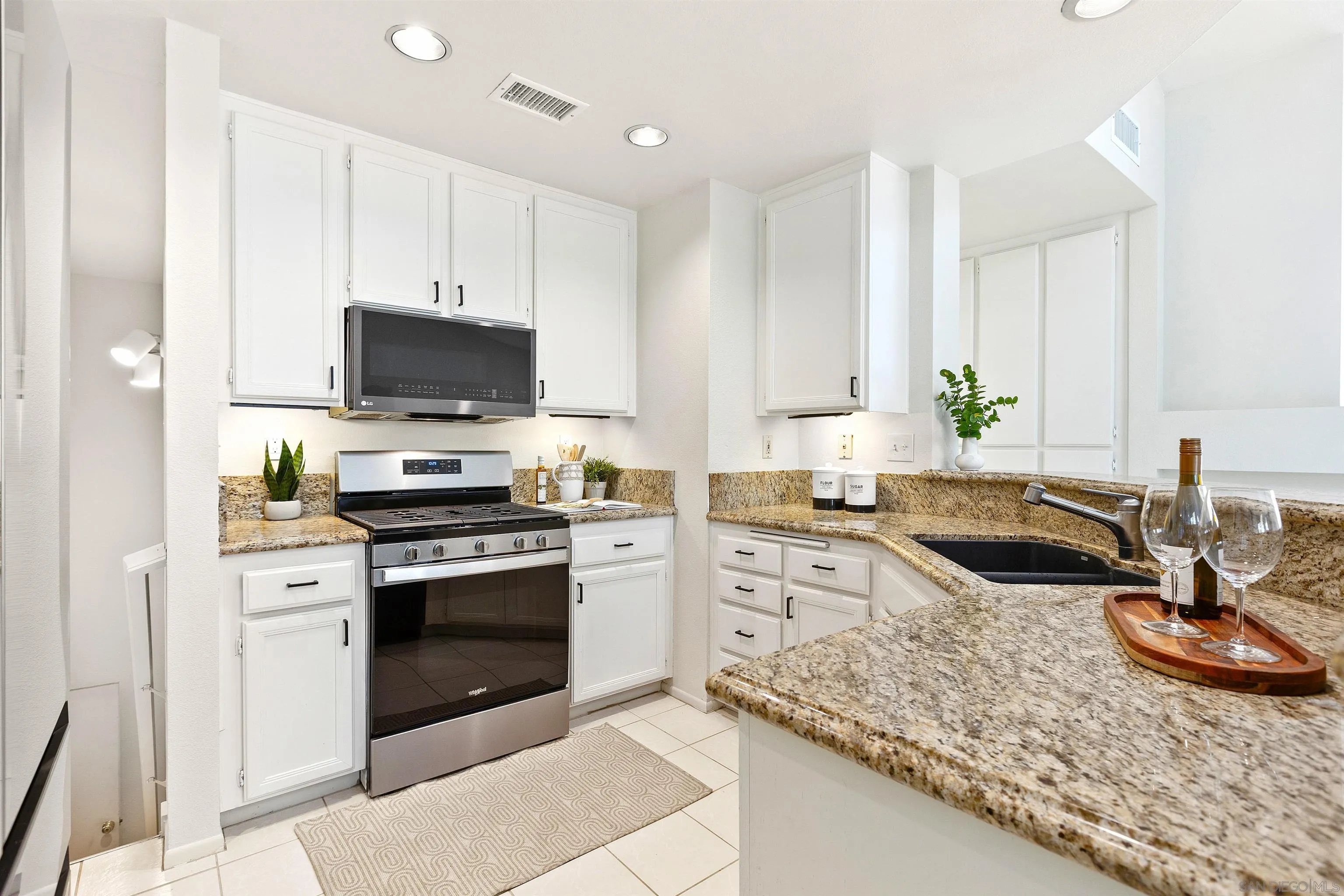 https://cdn.realtyfeed.com/cdn/127/260016989/c81224afc9d518b88c6b44a69bda4675.webp