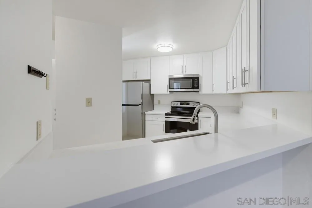 Photo #8: 260016992 Listing: Photo #8