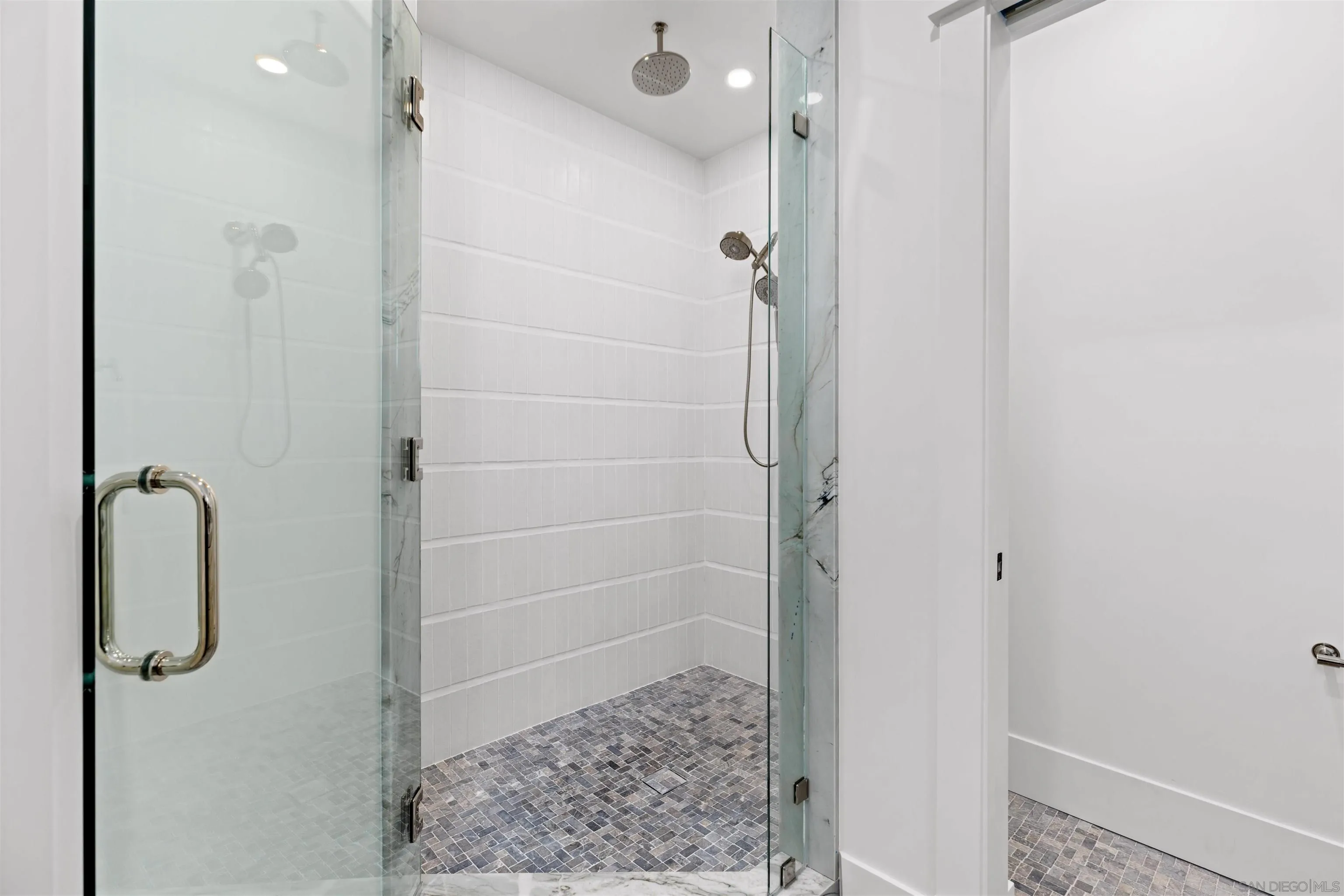 Photo #5: 260016996 Listing: Photo #5