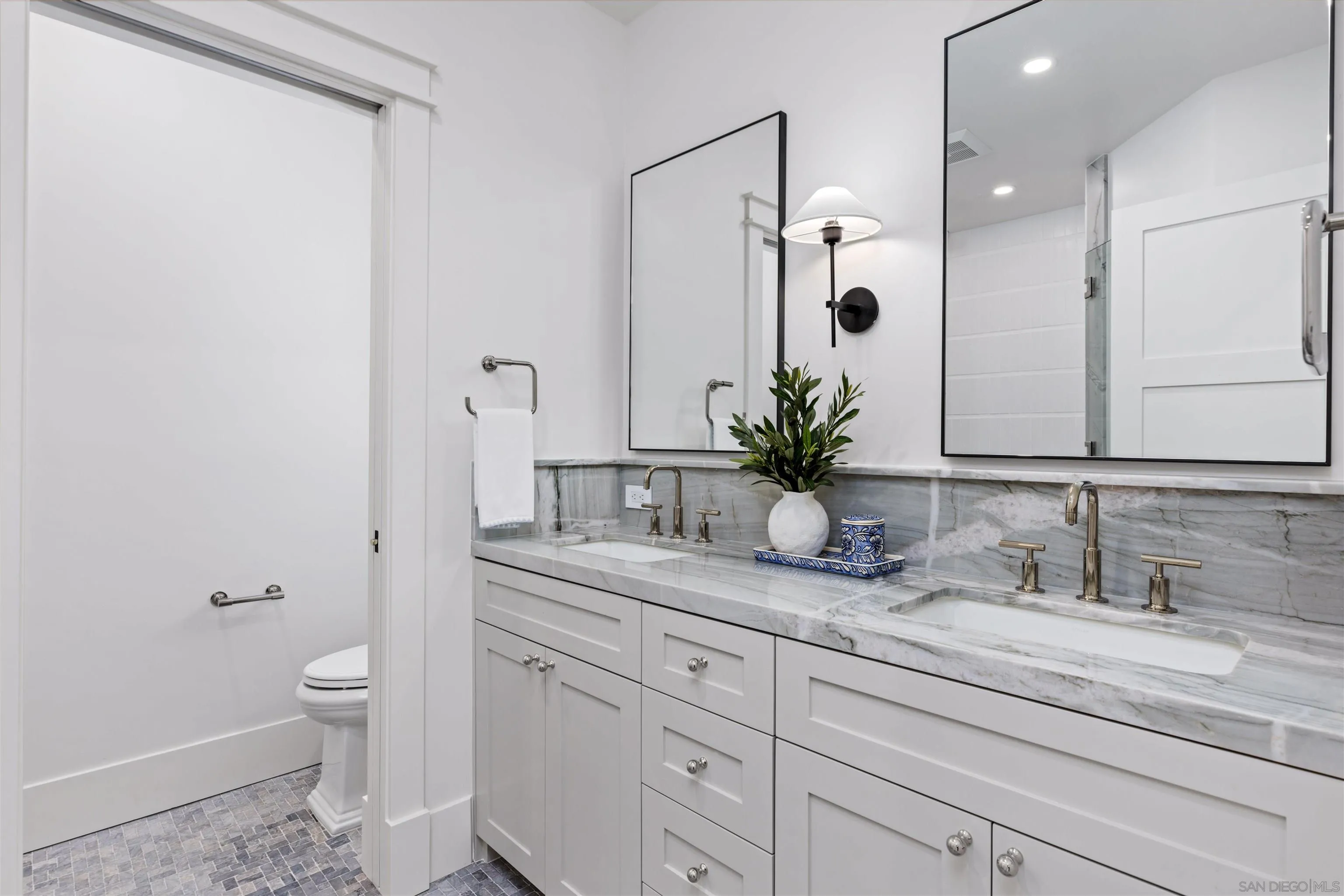 Photo #4: 260016996 Listing: Photo #4