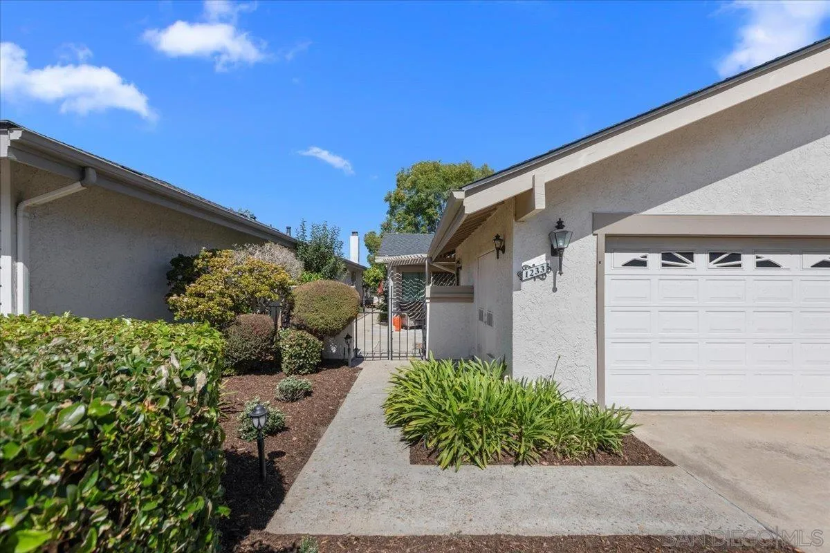 Photo #8: 260017002 Listing: Photo #8