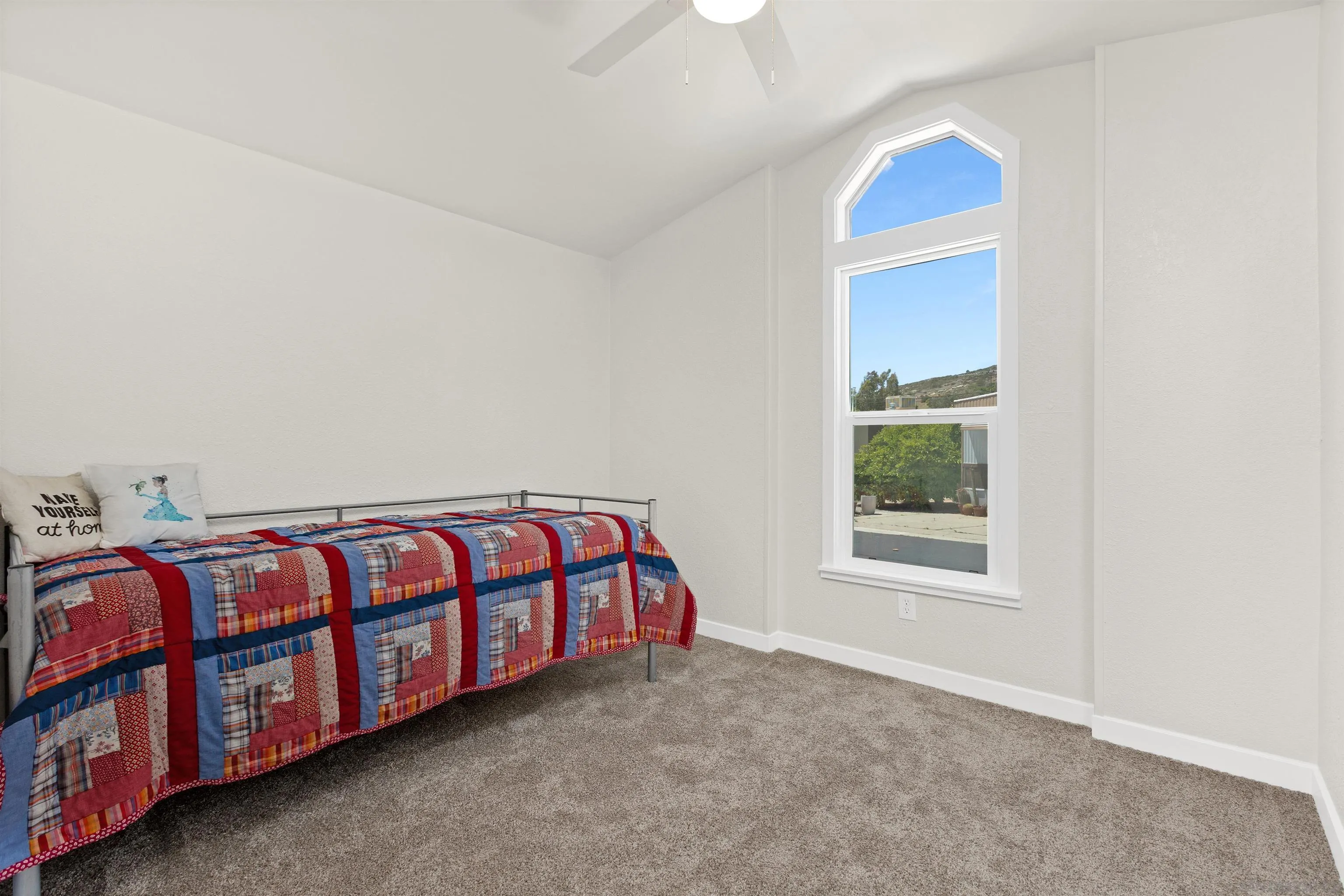 https://cdn.realtyfeed.com/cdn/127/260017004/5259776a2a446b2a42b92976fe452414.webp