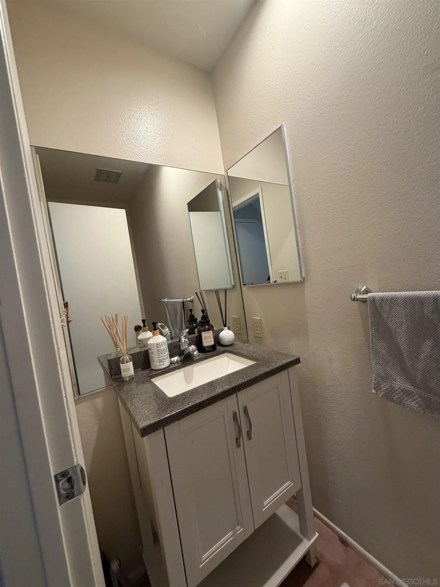 584-86 Lomas Santa Fe Dr, Solana Beach, CA 92075, photo 7