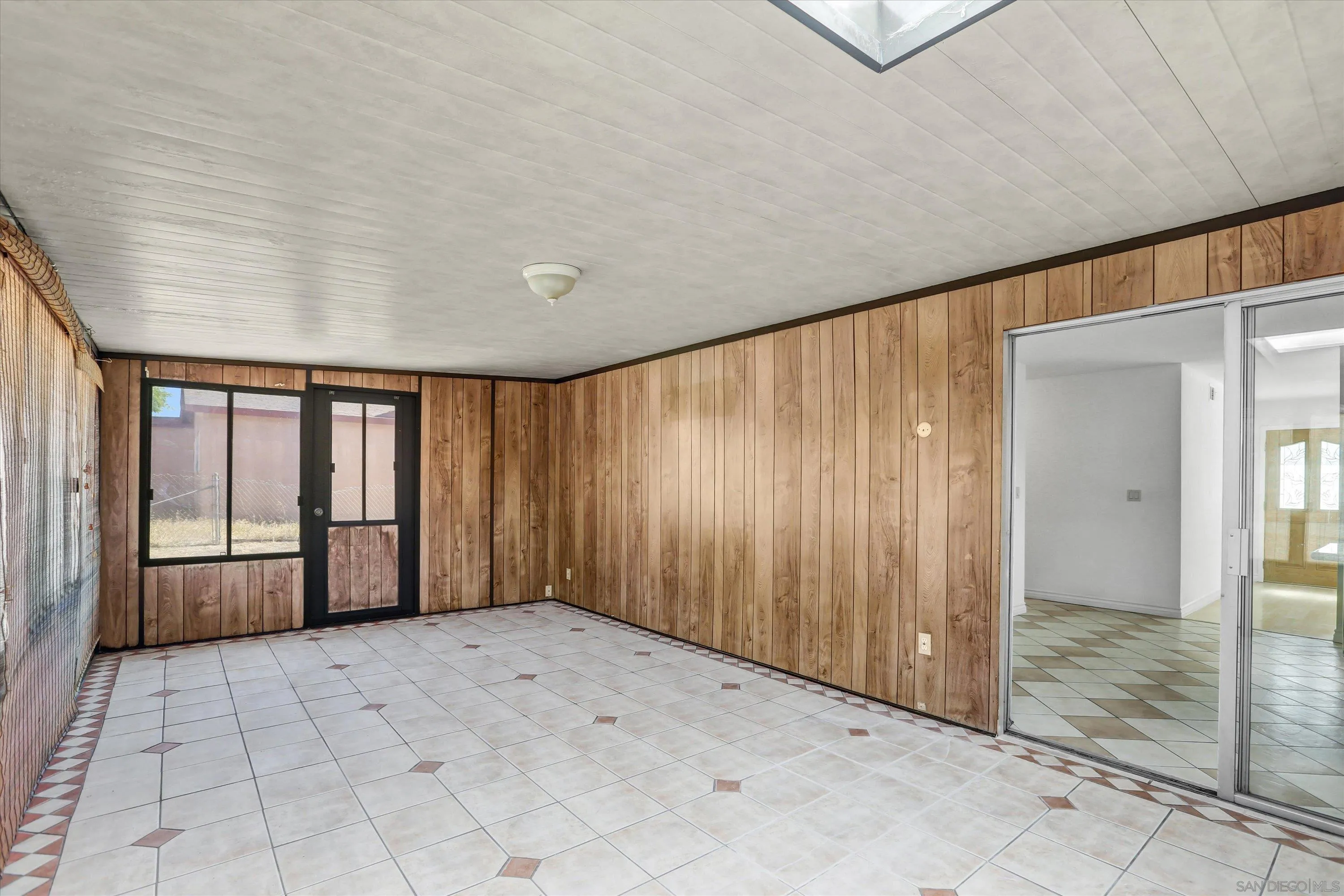 https://cdn.realtyfeed.com/cdn/127/260017012/4c531d992327353d809c5f9104bdc8be.webp