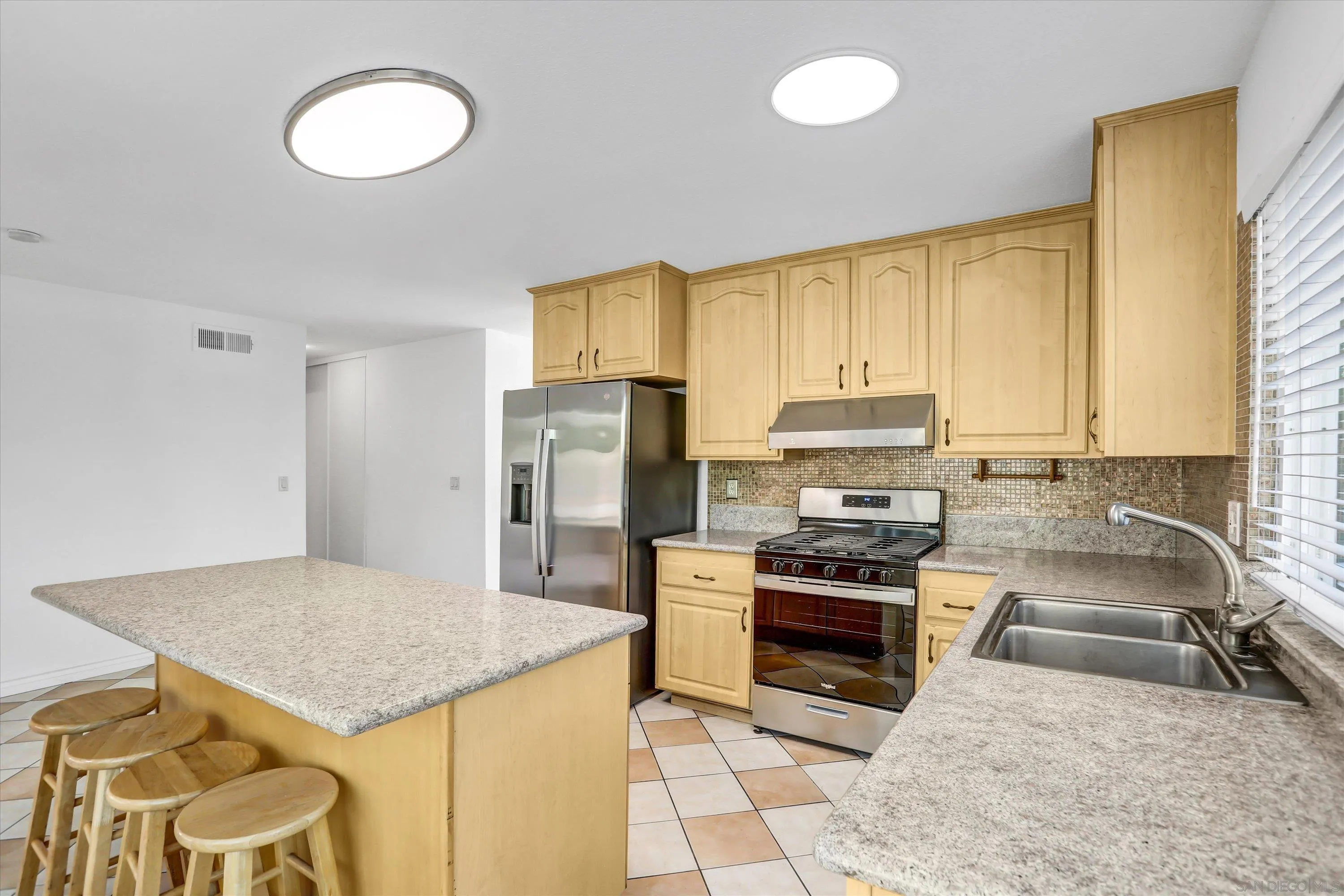 https://cdn.realtyfeed.com/cdn/127/260017012/6f1e67b5c633520d779254d811fc9ea4.webp
