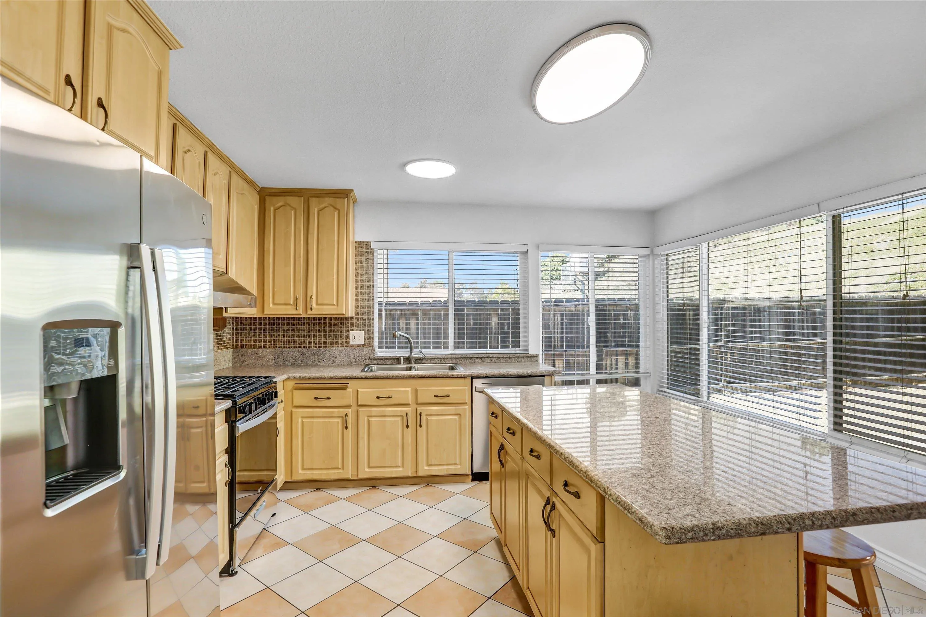 https://cdn.realtyfeed.com/cdn/127/260017012/8462ec12e52d115d62044b184062f81c.webp