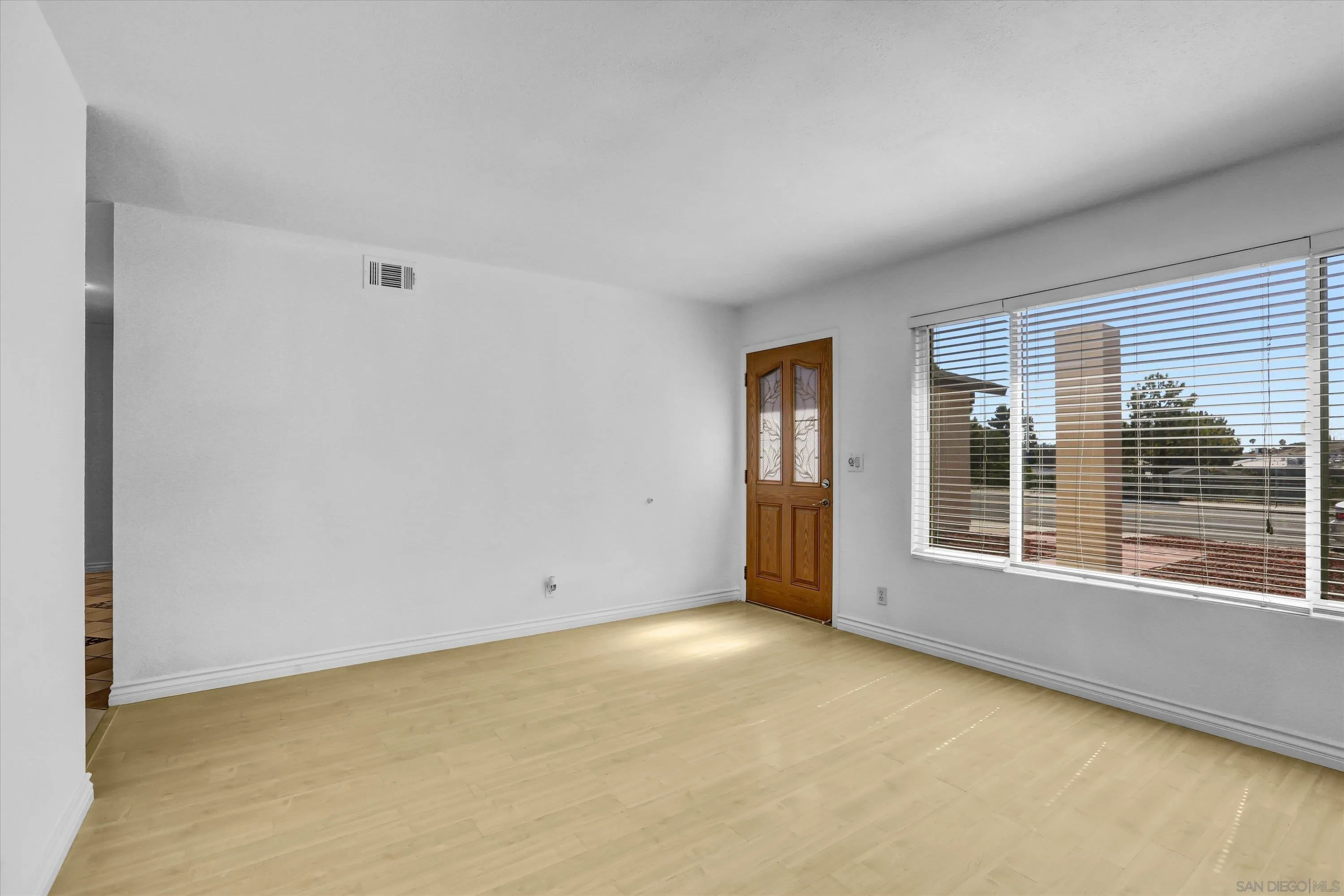 https://cdn.realtyfeed.com/cdn/127/260017012/c14ae799fd42707de7143b401dd9b77b.webp