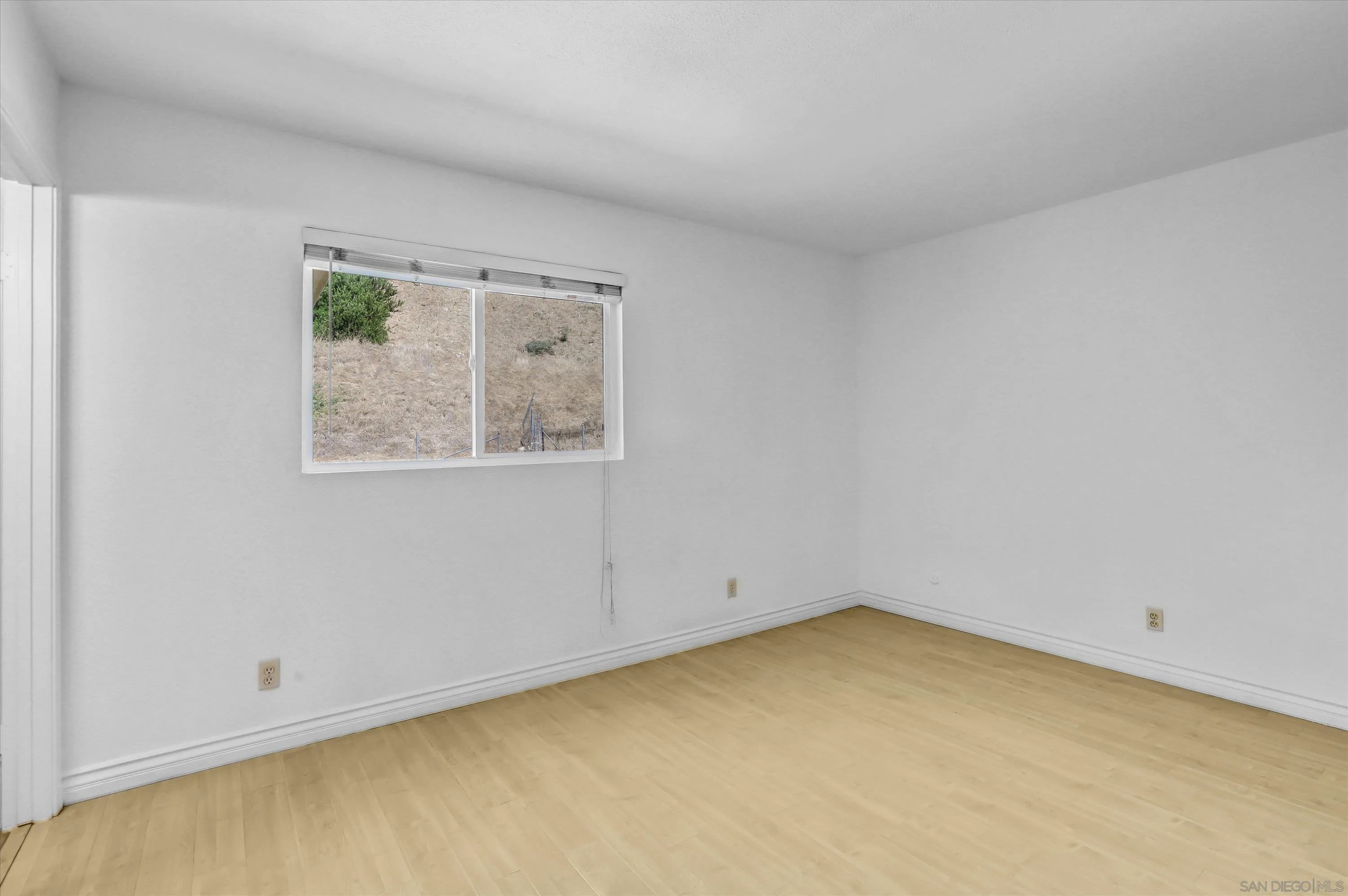 https://cdn.realtyfeed.com/cdn/127/260017012/c4b66491a23aee9d58501749d8dc2afb.webp