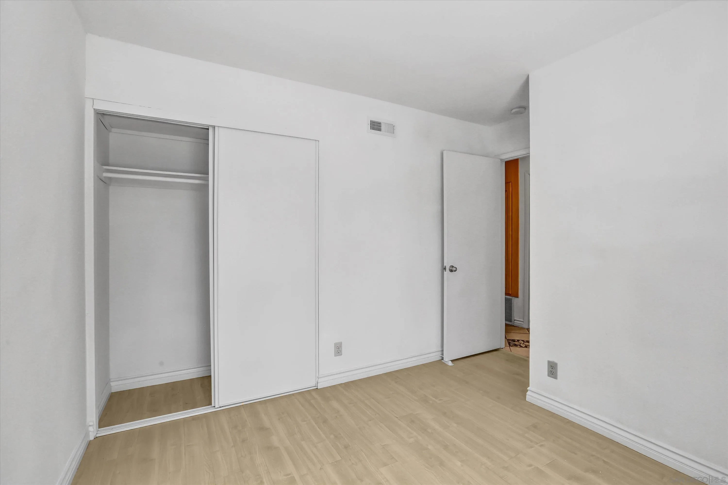 https://cdn.realtyfeed.com/cdn/127/260017012/caece1bc89b821aed4c32e9b185868df.webp