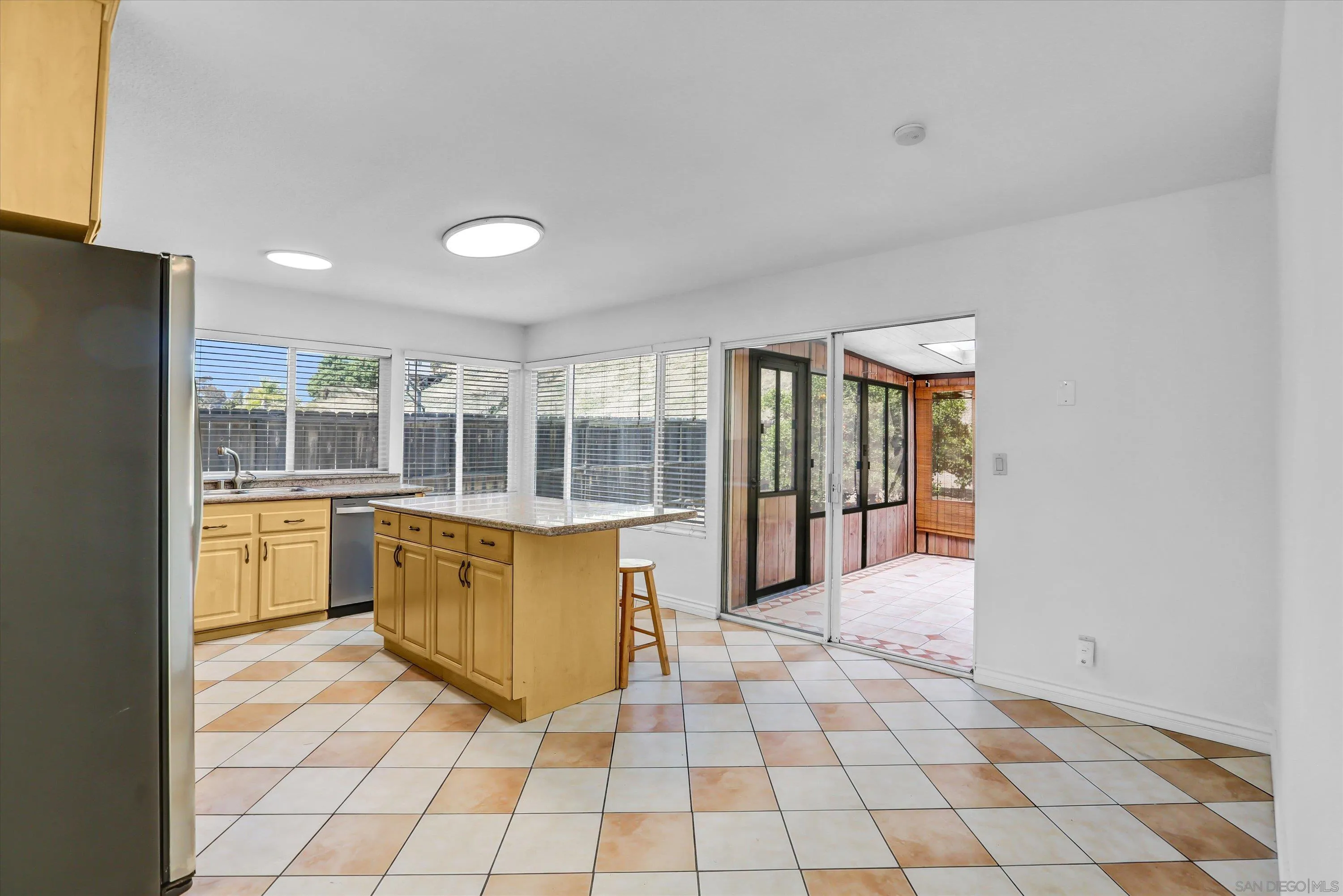 https://cdn.realtyfeed.com/cdn/127/260017012/d53e34c3748abc102bd85ba6f3690921.webp