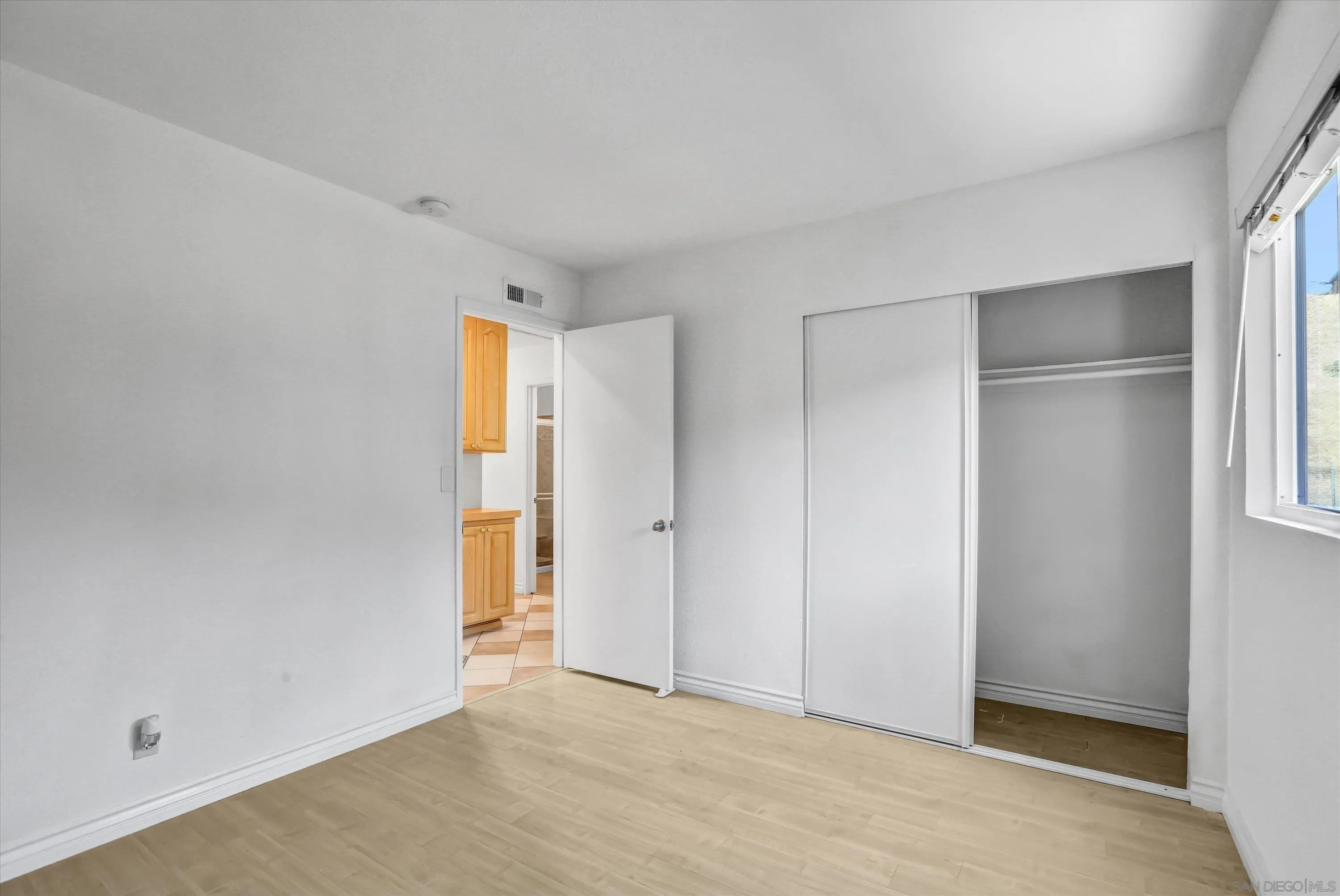 https://cdn.realtyfeed.com/cdn/127/260017012/e04291ee4a5caf1781ccd91a9411e6a8.webp