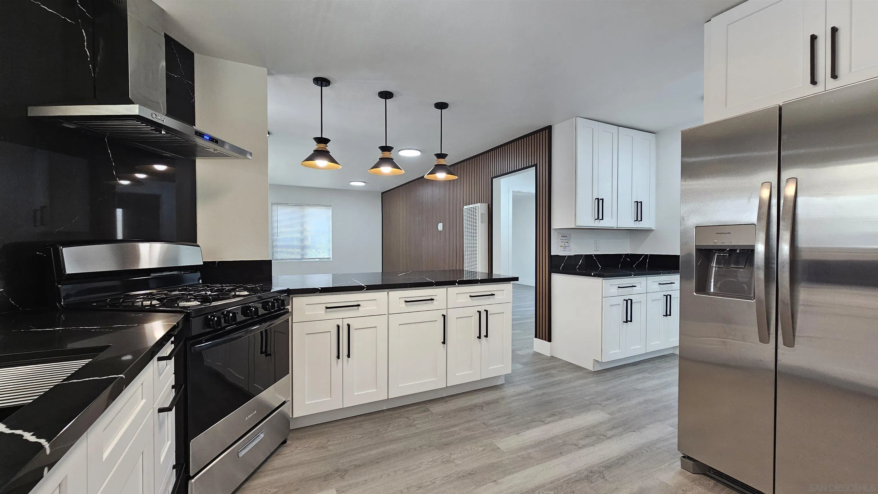 https://cdn.realtyfeed.com/cdn/127/260017013/23d789f9b8656081a428e7b7f63f7444.webp