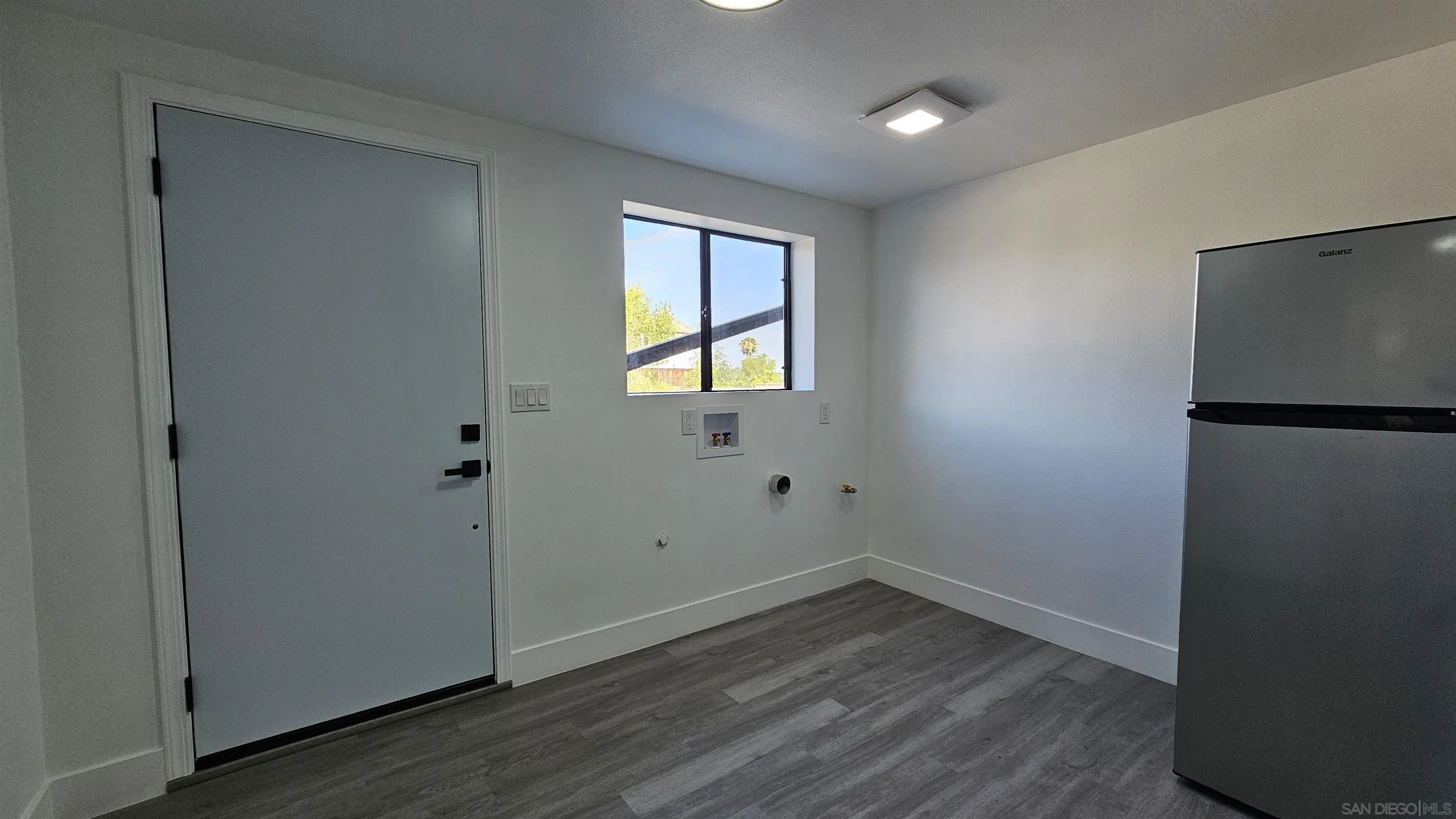 https://cdn.realtyfeed.com/cdn/127/260017013/718e382192ee79bcc1cb83501083b3a6.webp