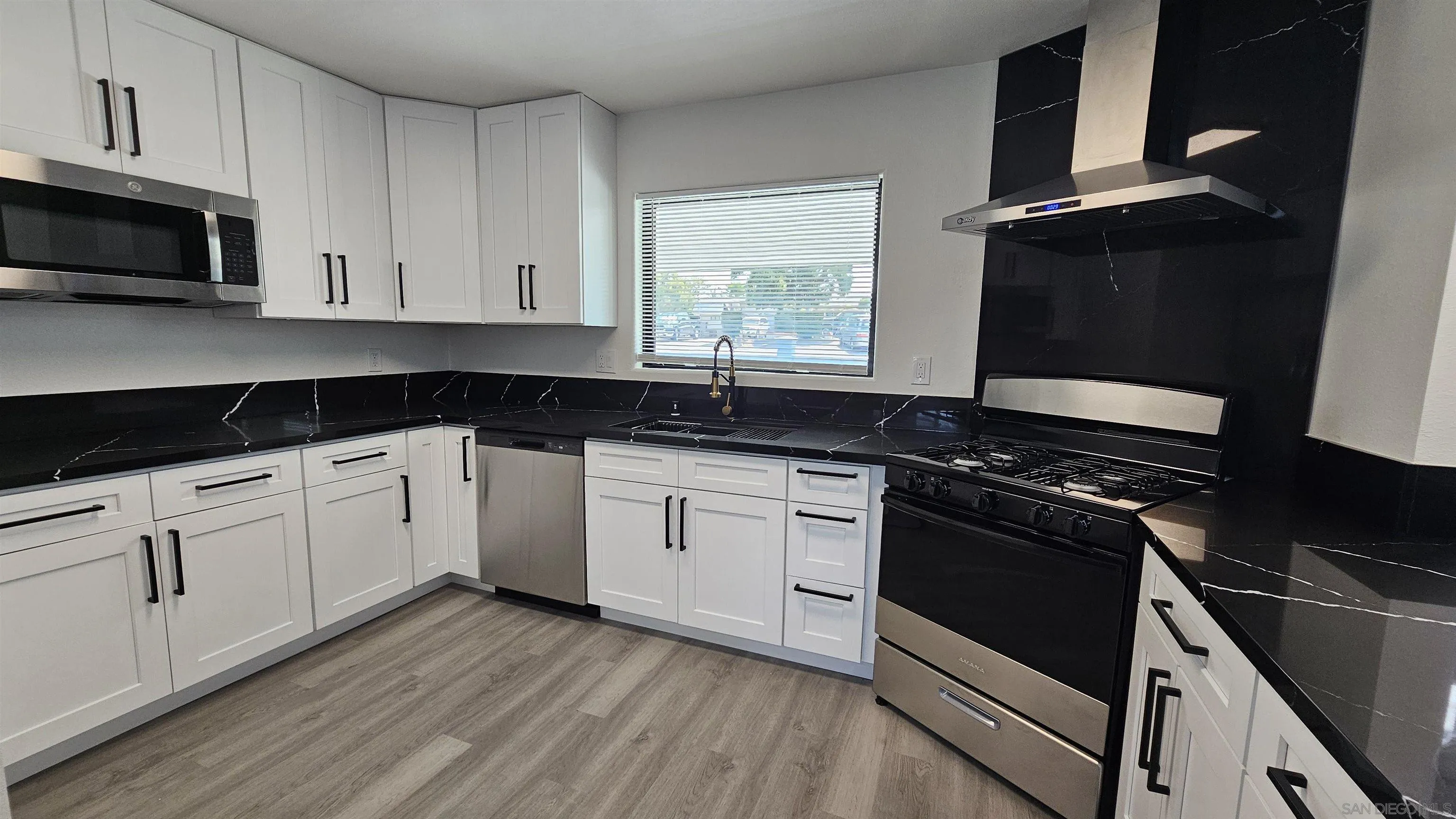 https://cdn.realtyfeed.com/cdn/127/260017013/b691a4652af543997b4f5a715048d62c.webp
