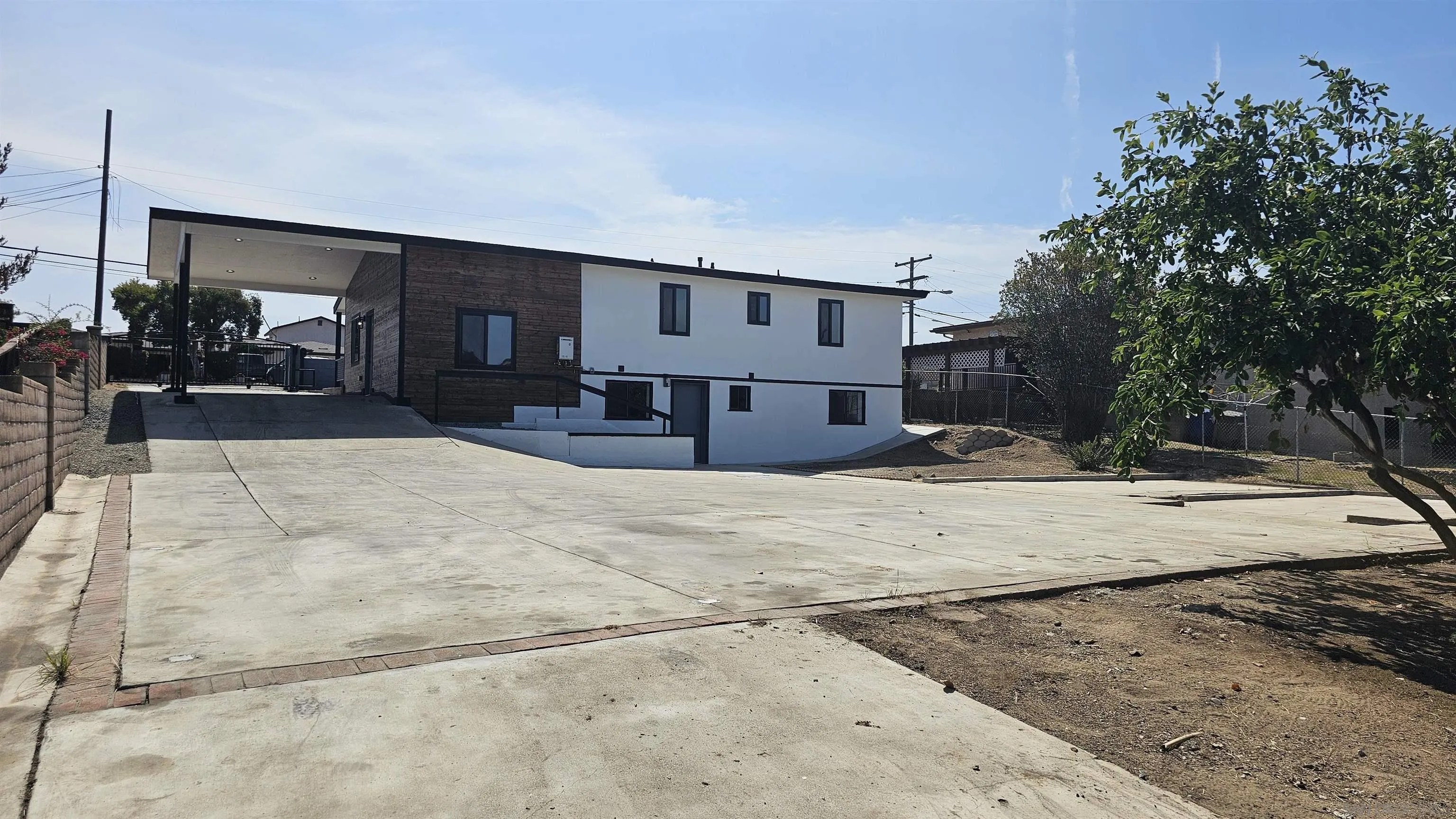https://cdn.realtyfeed.com/cdn/127/260017013/baf3ffc9812633e2aea766d7656bc28b.webp