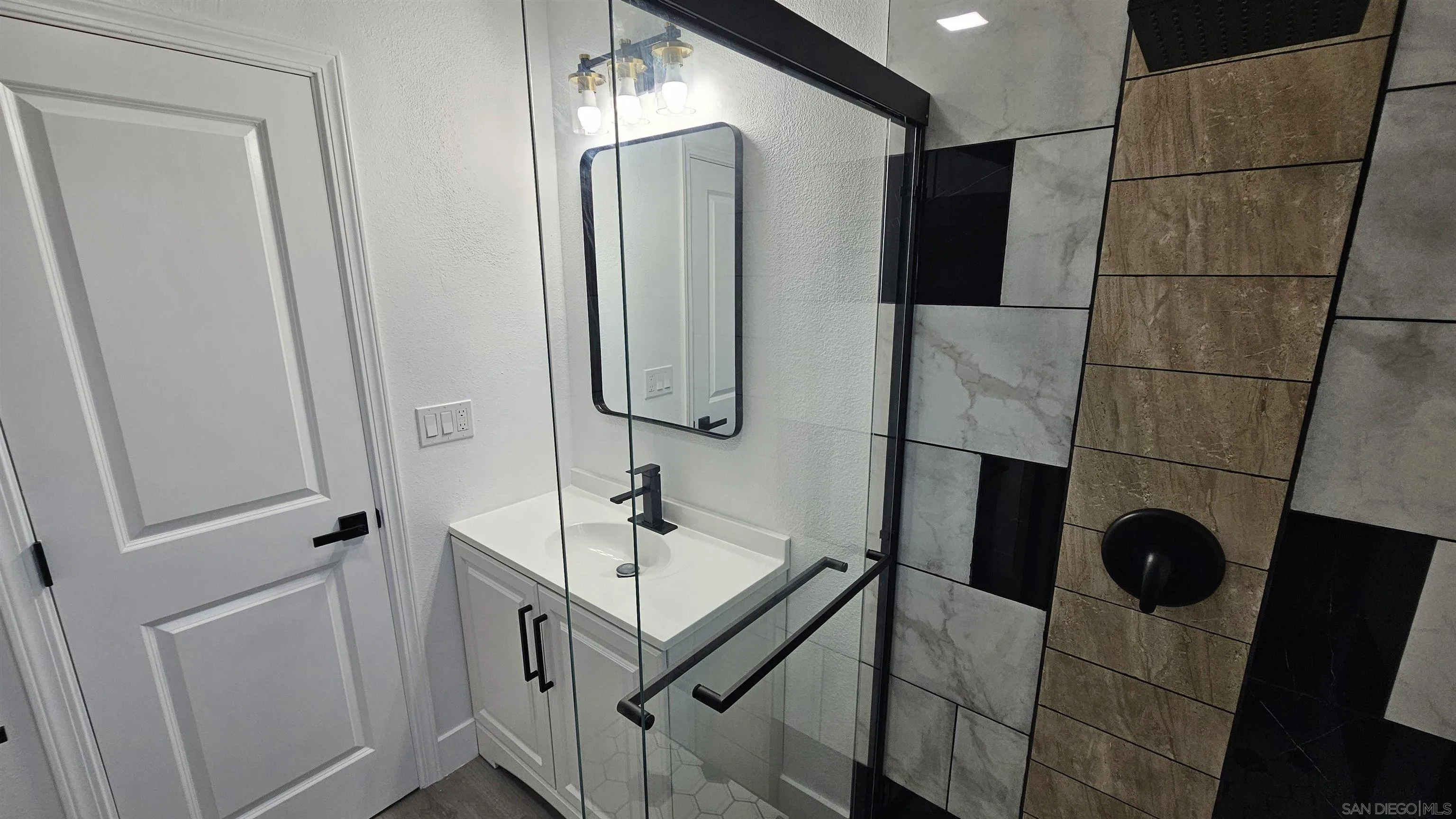 https://cdn.realtyfeed.com/cdn/127/260017013/cfcc51b5282dfe8f017317f629b76248.webp