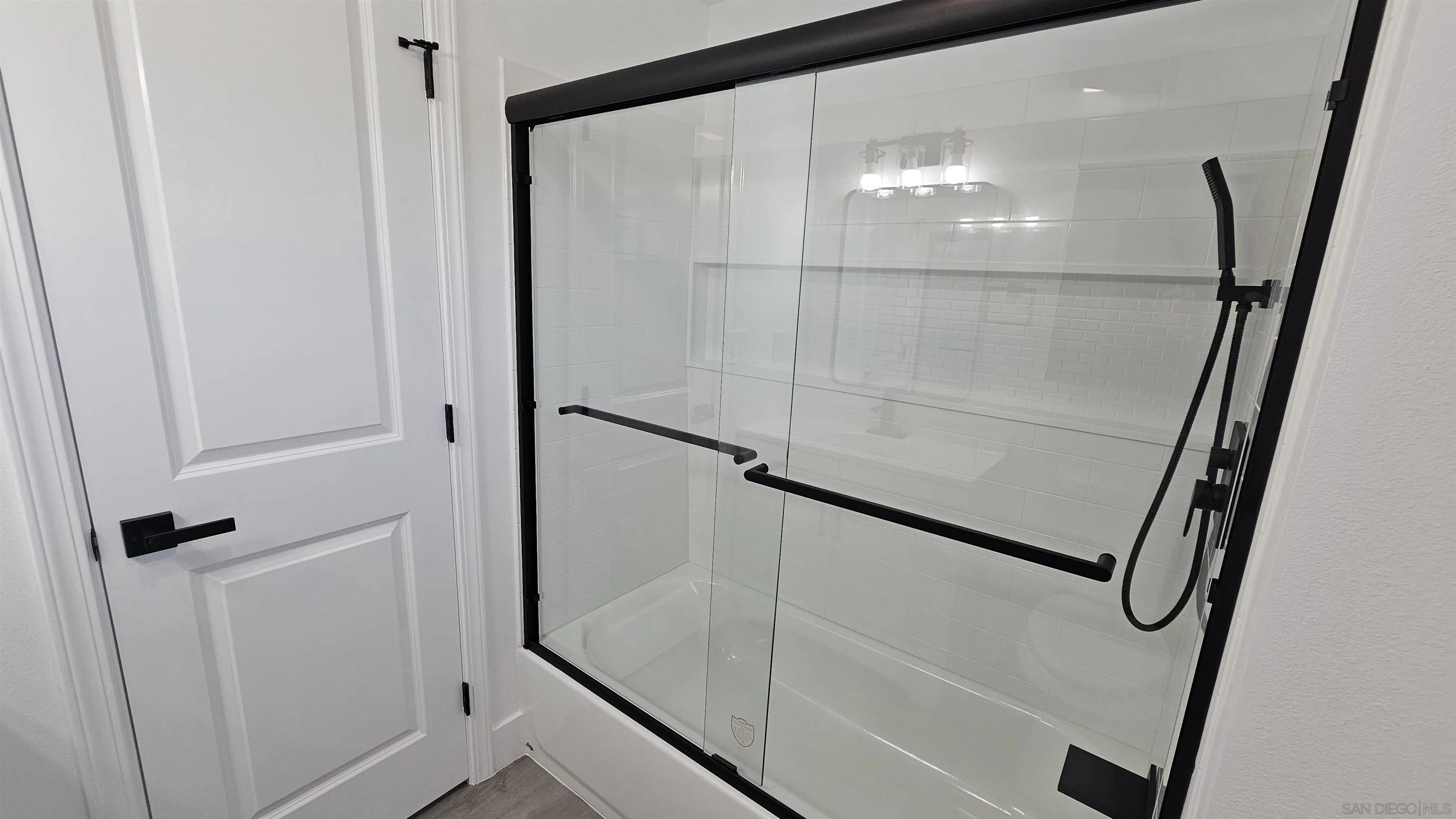https://cdn.realtyfeed.com/cdn/127/260017013/e0b868cbdbcbc748a11a2856c3a43ca9.webp