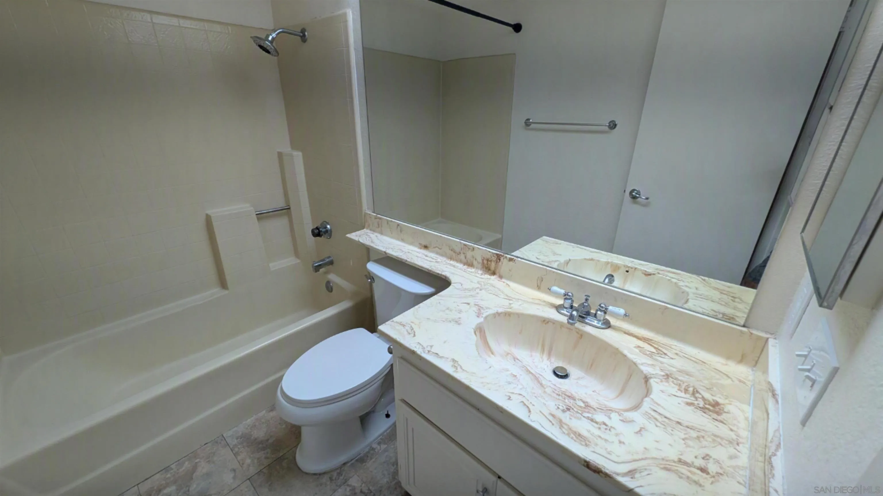 Photo #7: 260017028 Listing: Photo #7