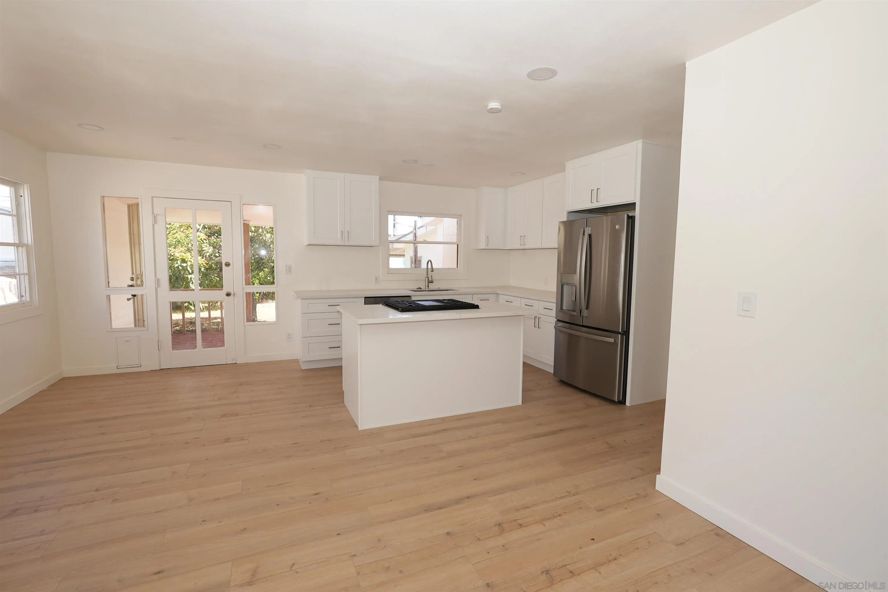 https://cdn.realtyfeed.com/cdn/127/260017033/1cb6c78126d75e83b3ab30e78c245773.webp