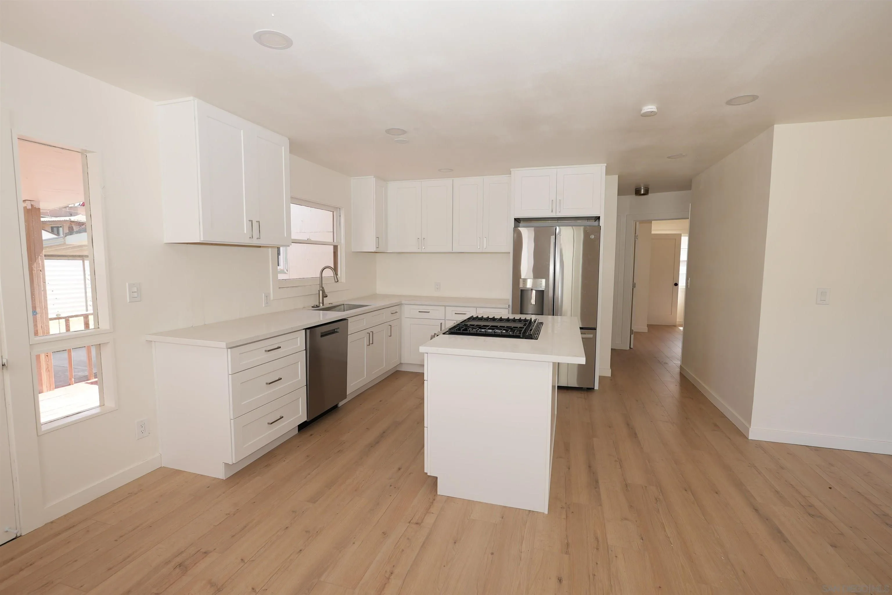 https://cdn.realtyfeed.com/cdn/127/260017033/1fd81da0a64926d1c9d231f596e27360.webp